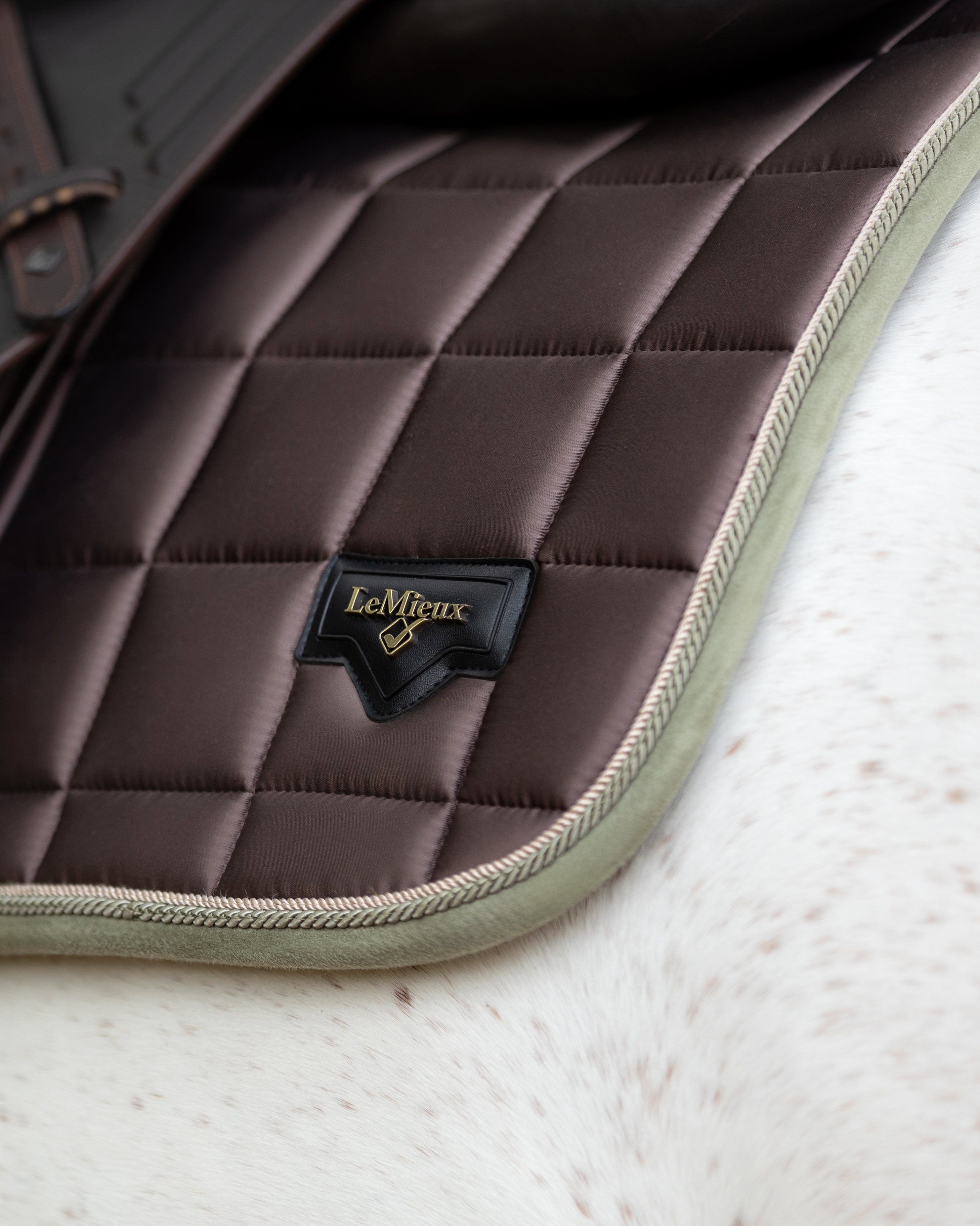 Saddle pad Loire Classic in walnut