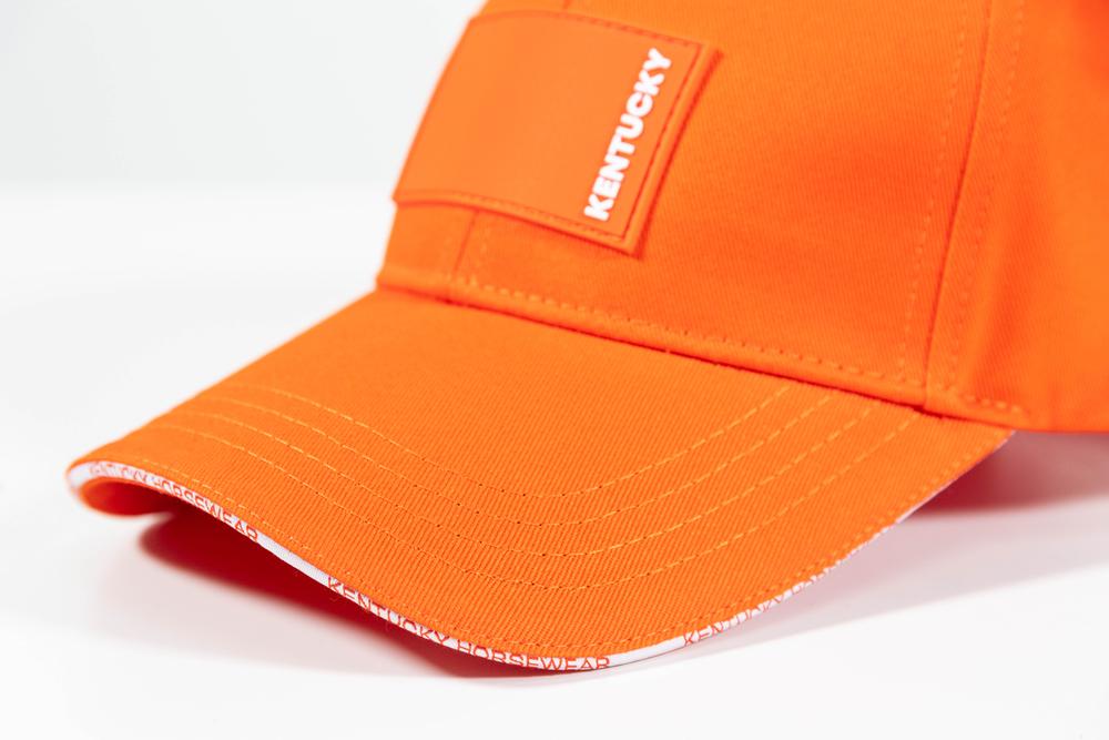 Cap met gelakt logo