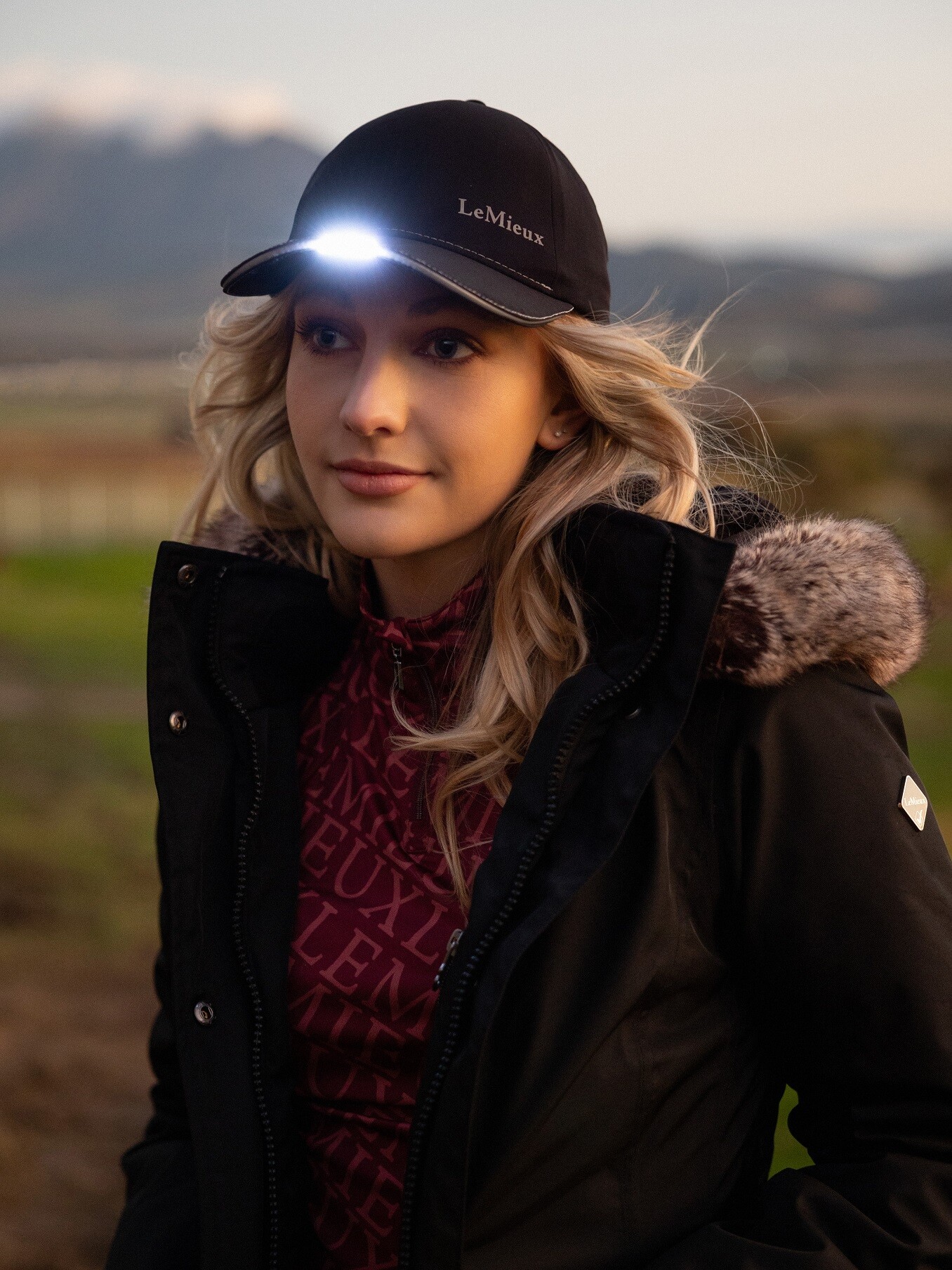 Cap with lamp Black