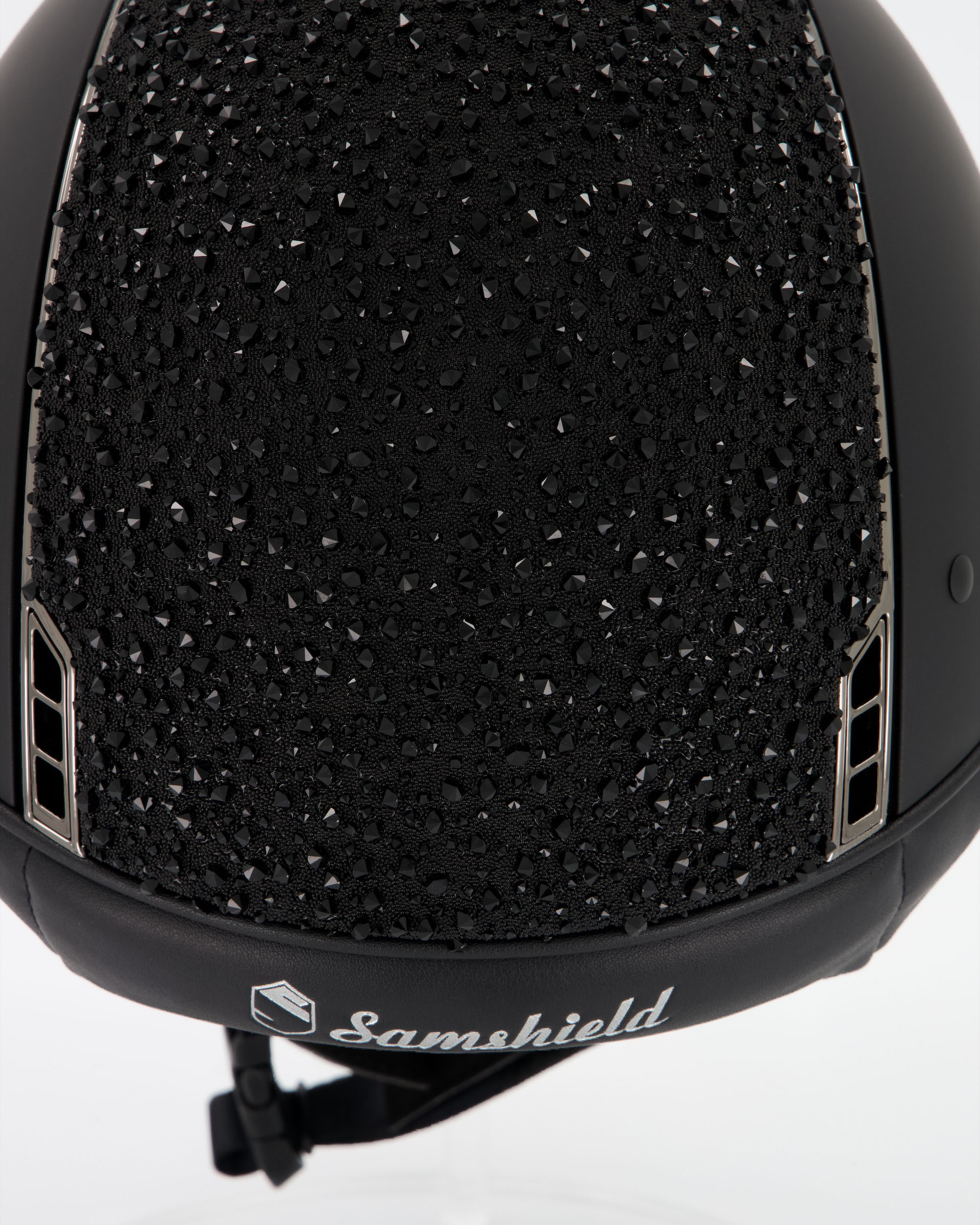 Reithelm Miss Shield Shadowmatt, Top Crystal Medley Swarovski Black, Frontal Band Crystal Medley Swarovski Black, Trim Chrome Black, Blason Chrome Black in schwarz