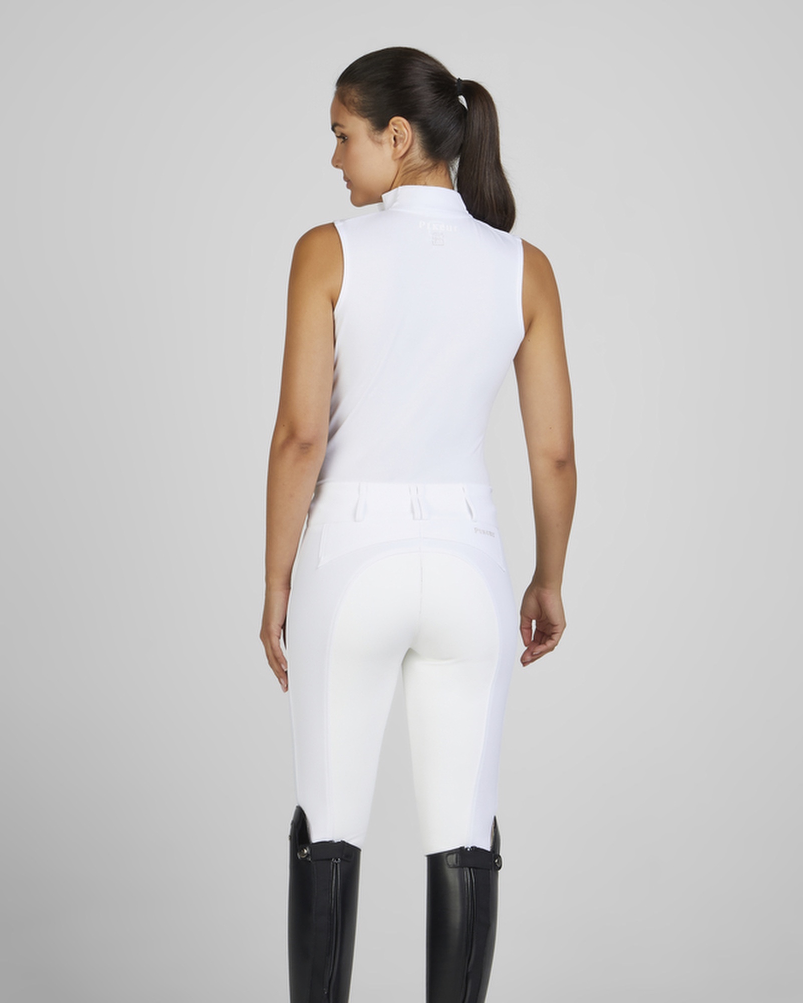 Ladies' top with pleated collar