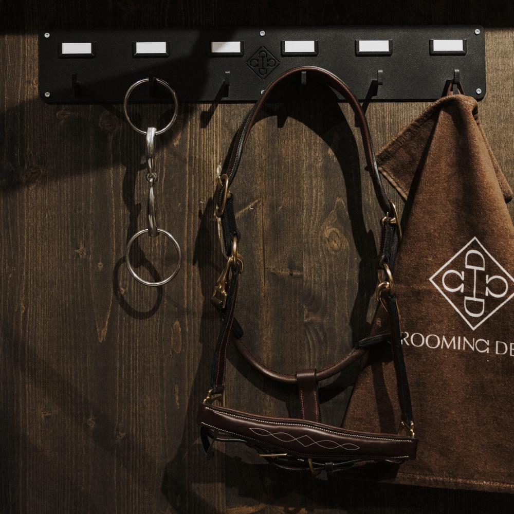 Bridle rack with 6 hooks and name plate
