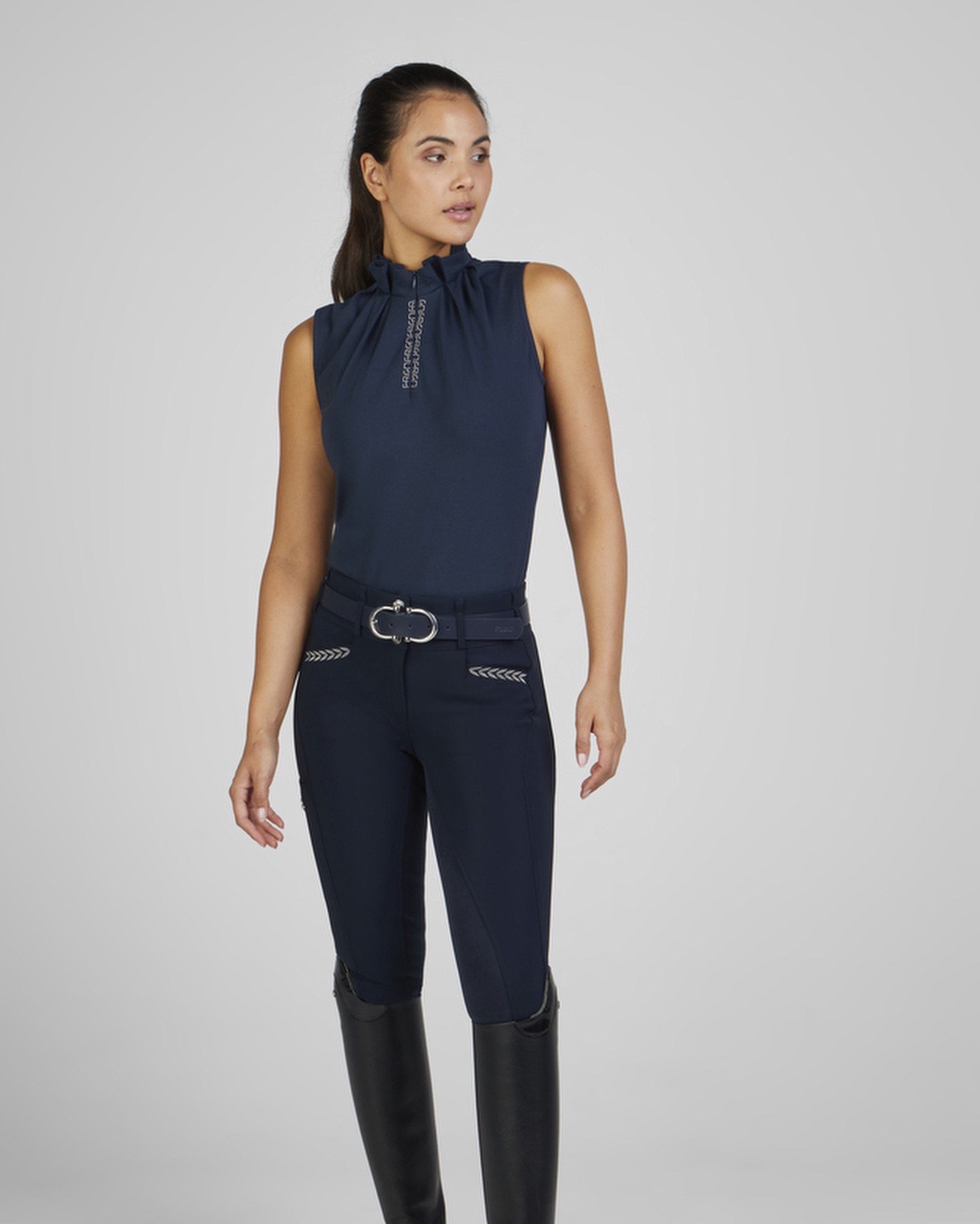 Ladies' top with pleated collar