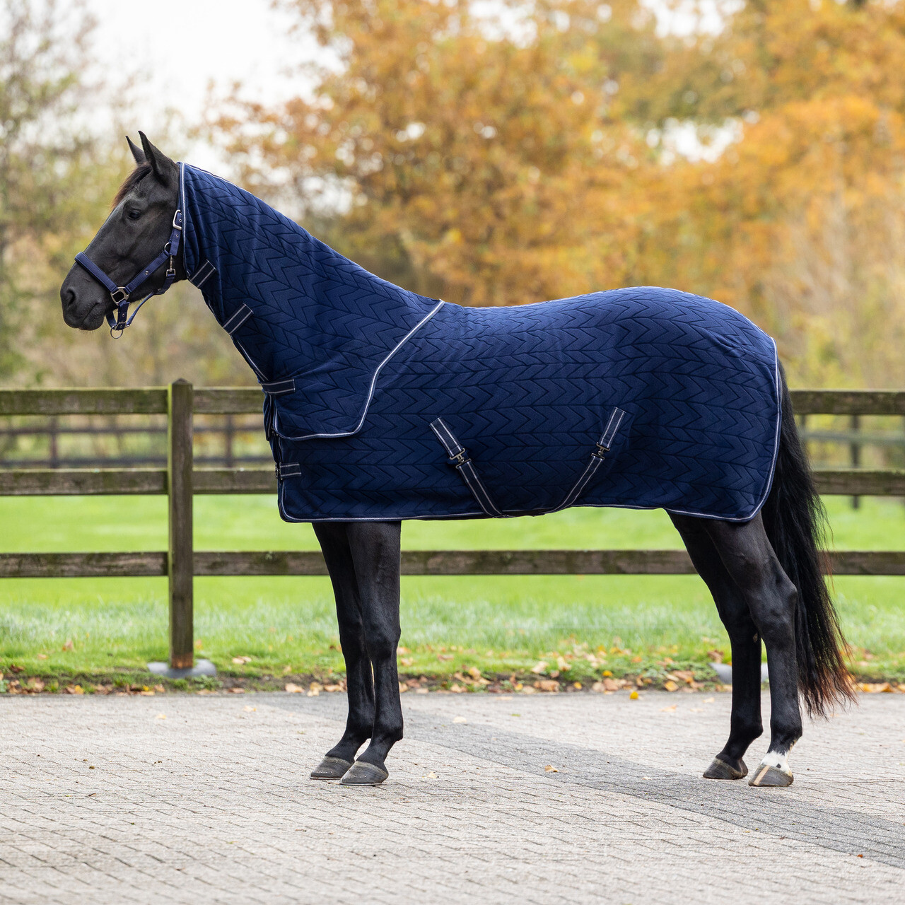 Fleecedecke Embossed mit abnehmbarem Halsteil in navy