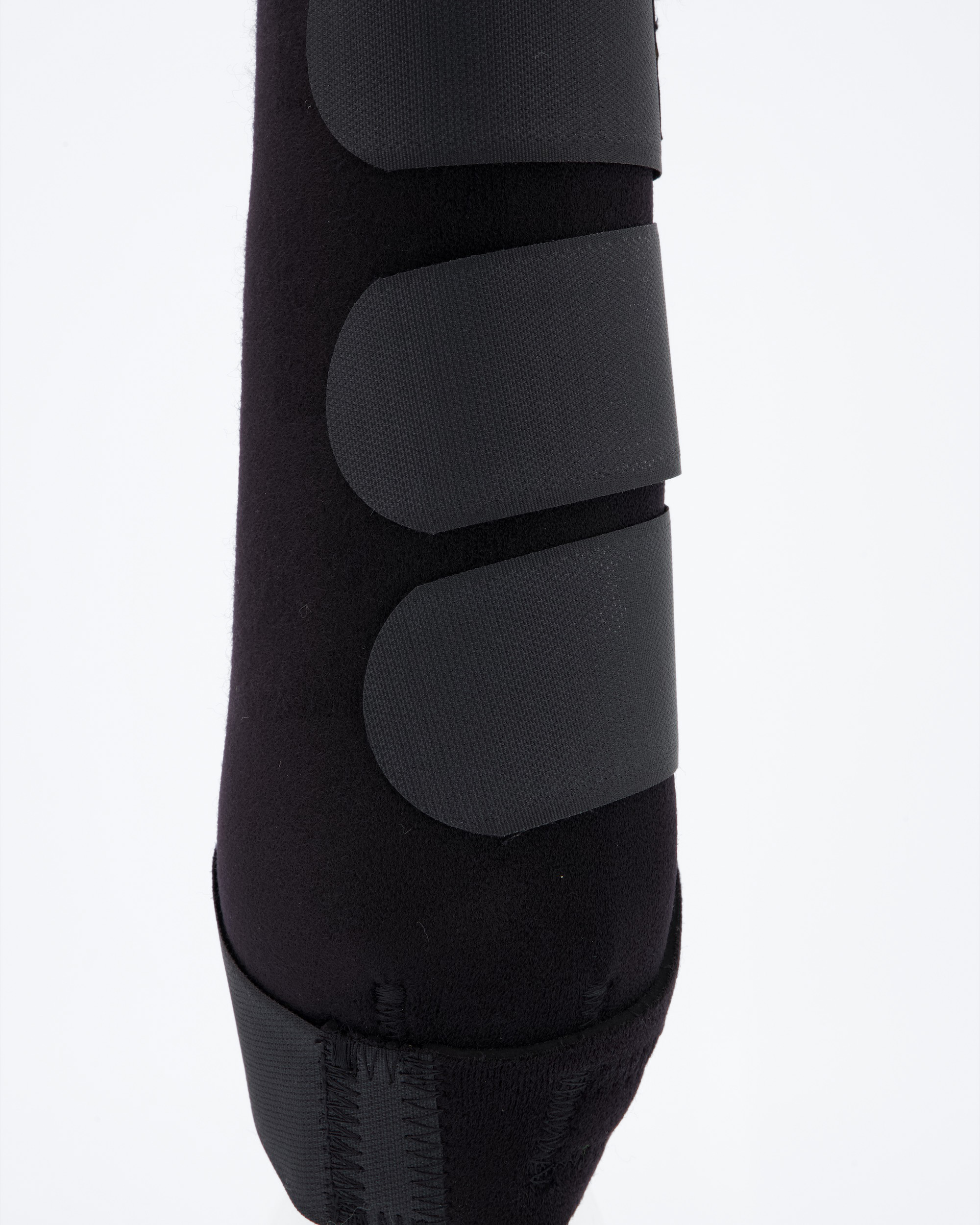 Neoprene gaiters in black