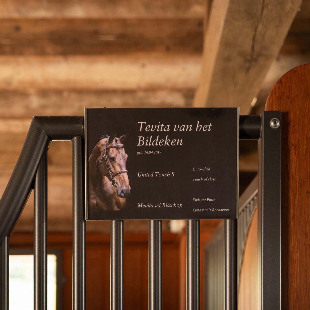 Stable name plate with Plexiglas