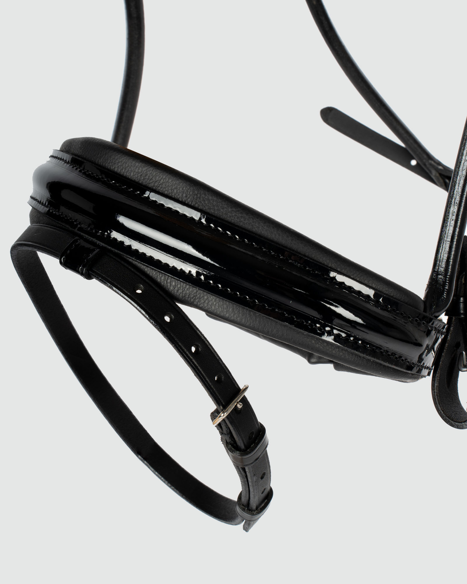 Bellevue snaffle bridle round-stitched with bridle hooks, Swedish Comfort XS patent noseband, Rivoli Crystal browband incl. 16mm round-stitched web reins in black