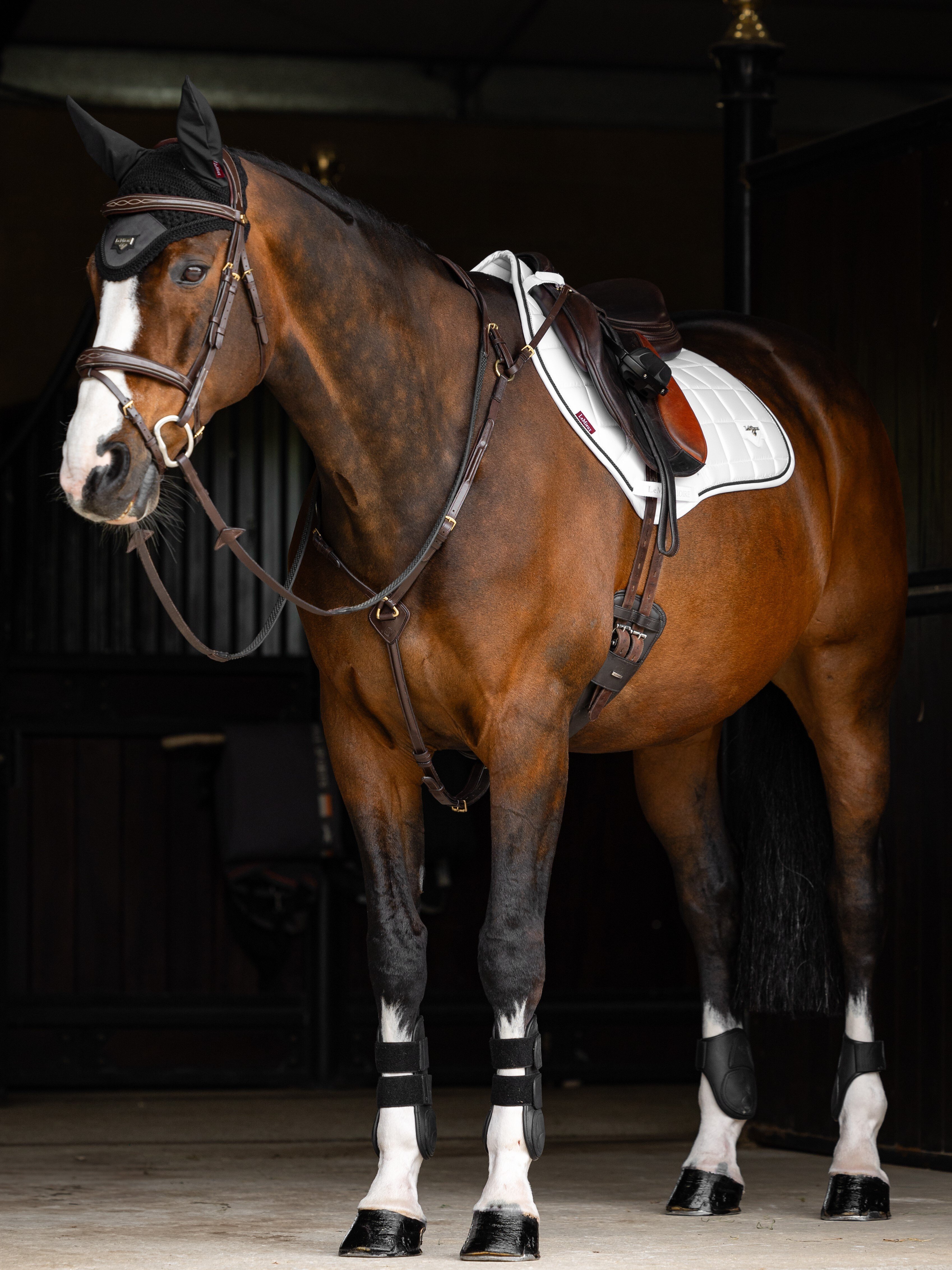 Loire Close Contact Square White
