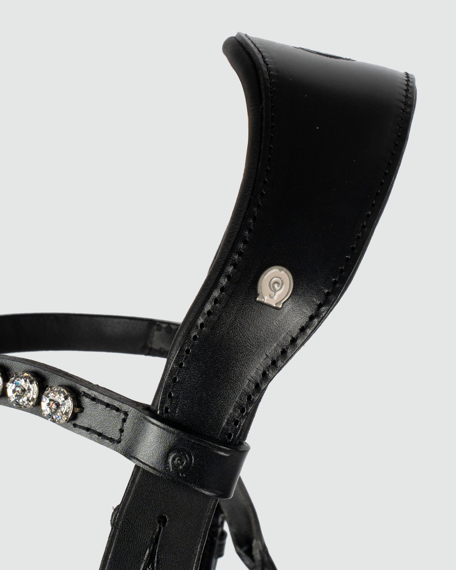 Bellevue snaffle bridle round-stitched with bridle hooks, Swedish Comfort XS patent noseband, Rivoli Crystal browband incl. 16mm round-stitched web reins in black