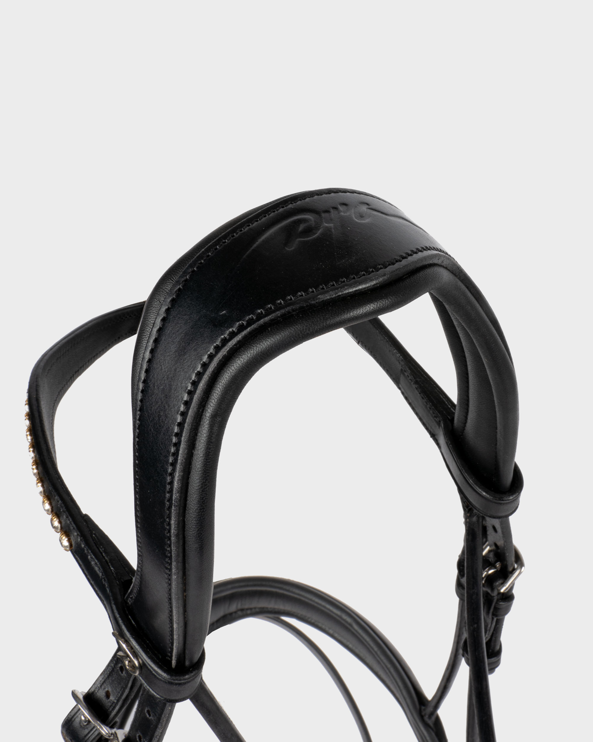 Snaffle with swedish noseband in matt leather (medium) in black Snaffle with swedish noseband in matt leather (medium) in black
