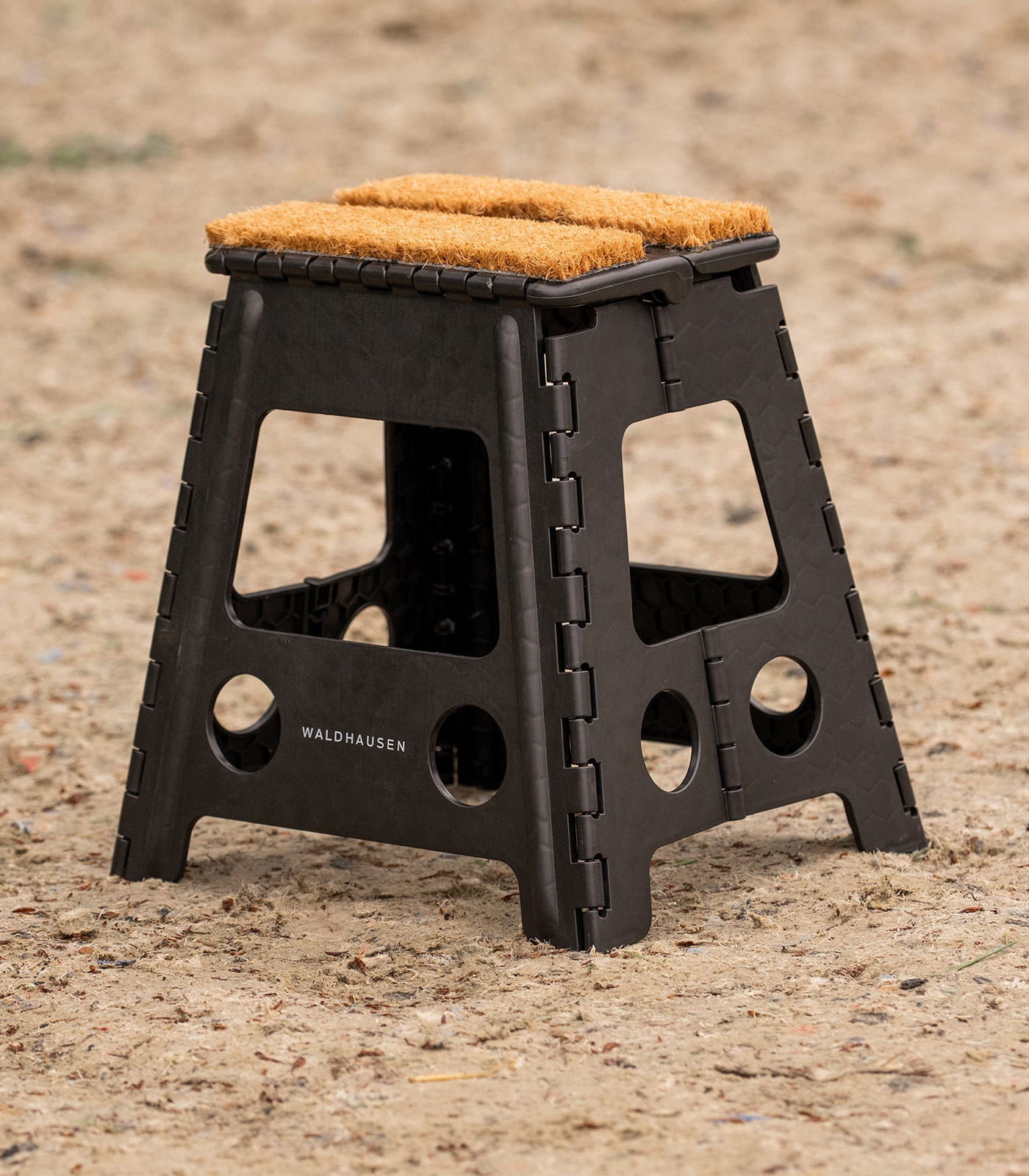 Foldable stoolwith coconut mat, 38×32×40 cm, black