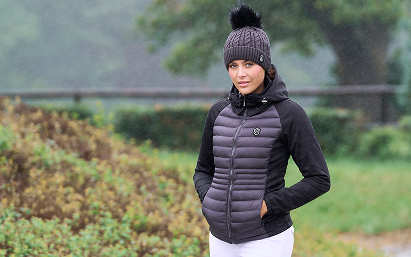 Samshield Reitjacken Reiterin mit Samshield Reitjacke im Regen