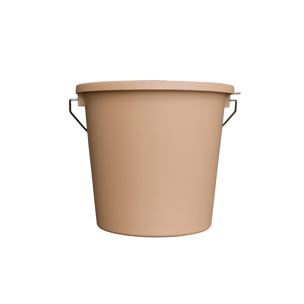 Bucket with lid