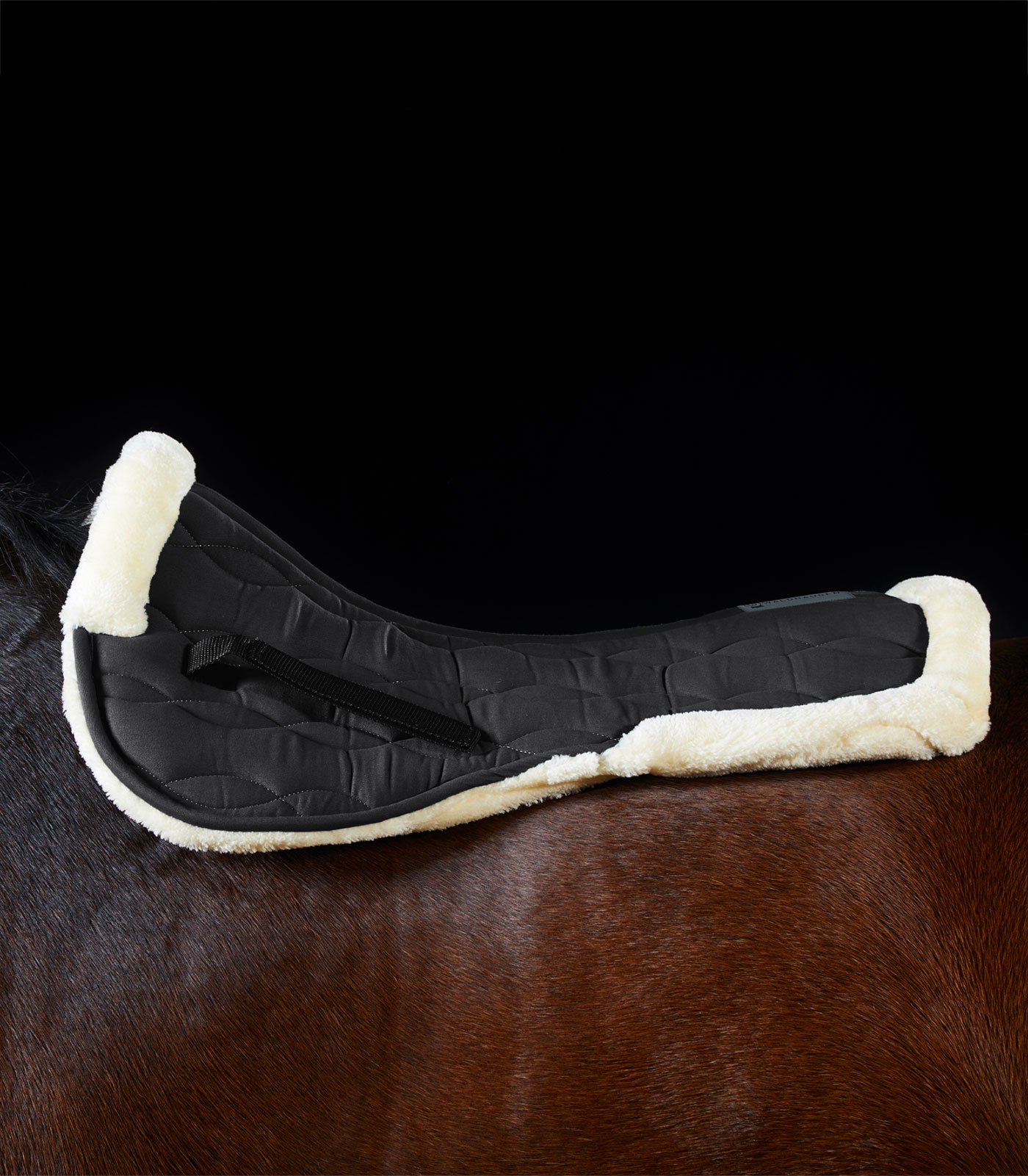 Sattelkissen mit Synthetic Lammfell