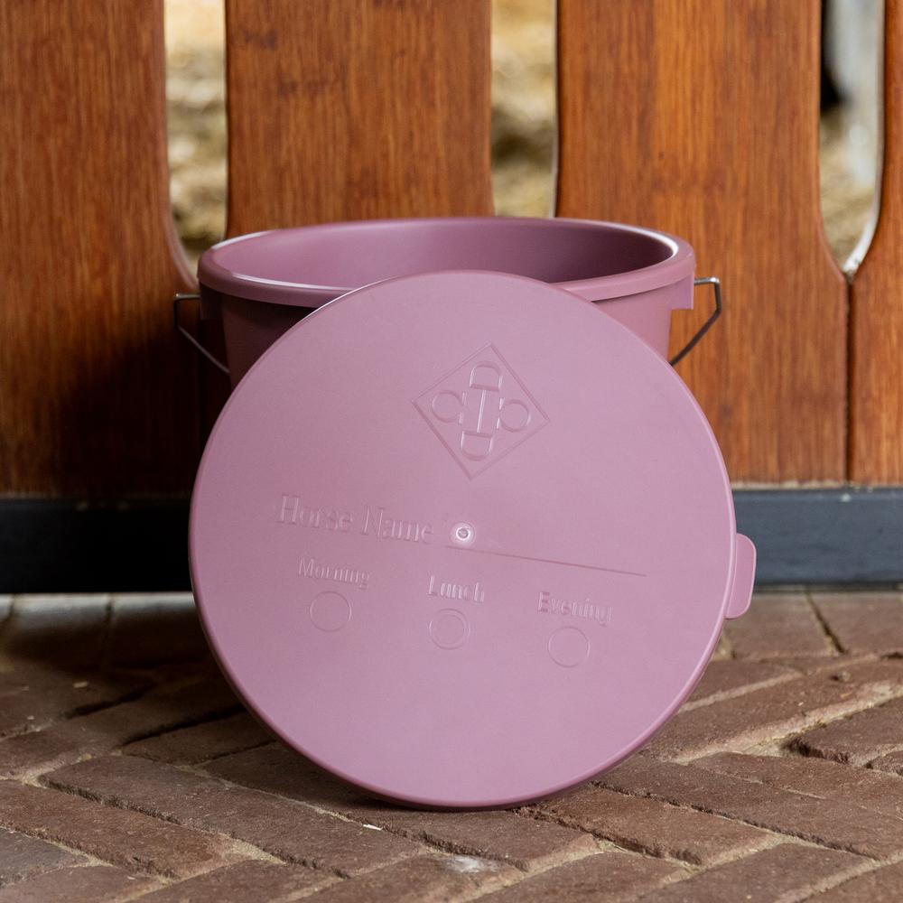 Bucket with lid