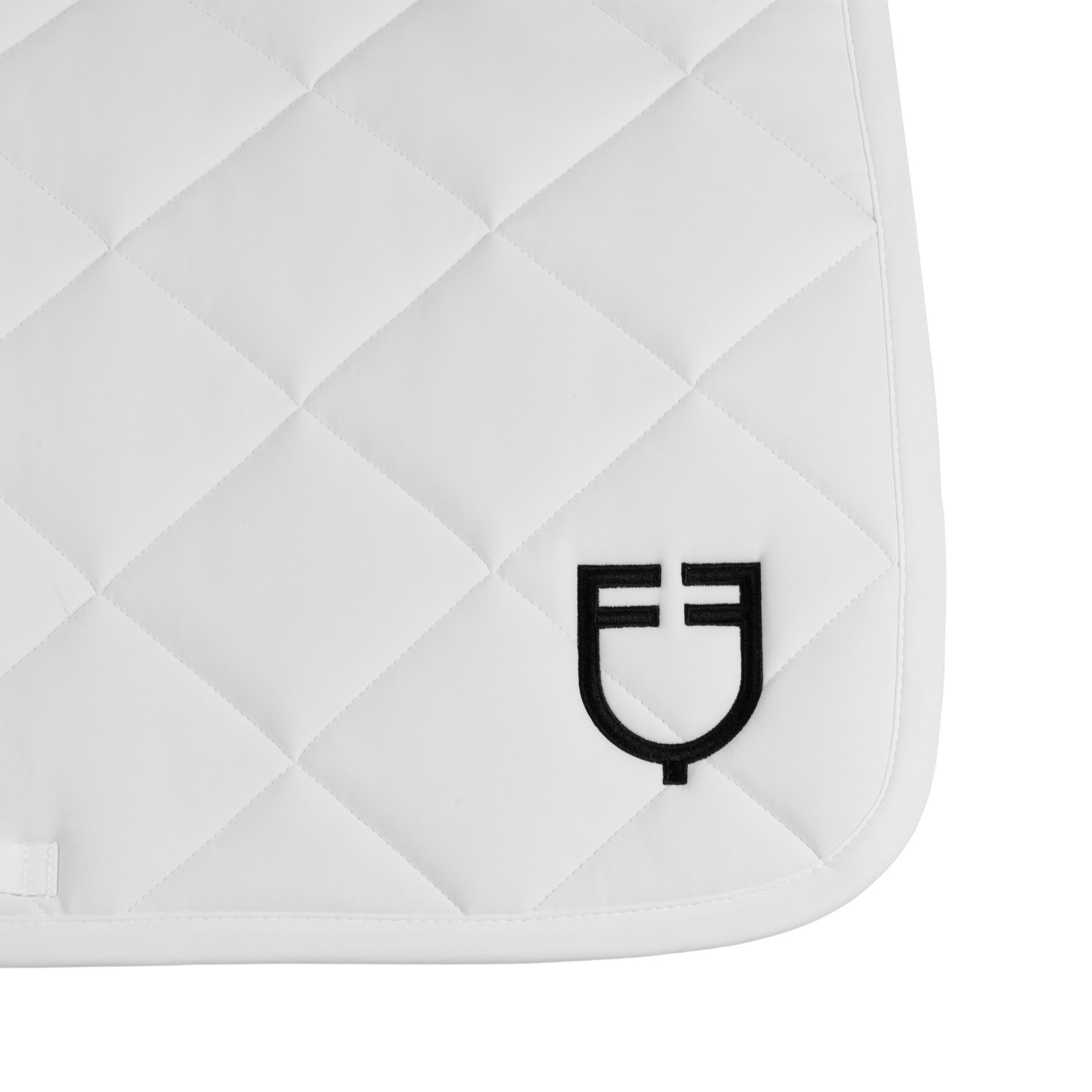 Springschabracke mit Rautensteppung und gesticktem Logo