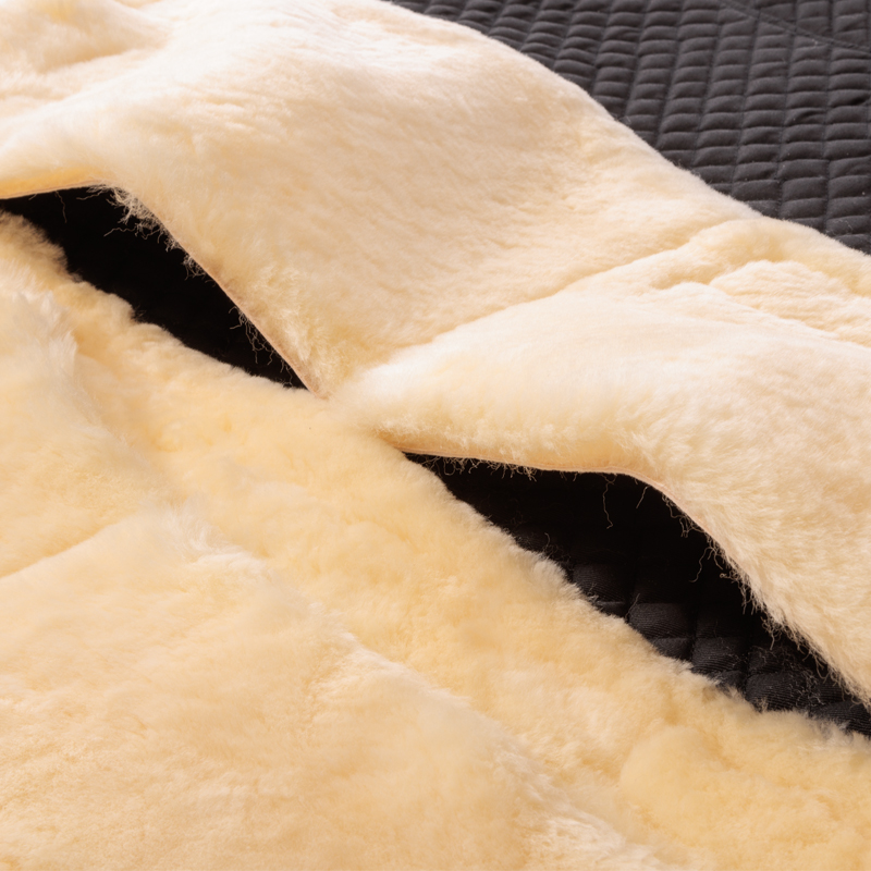 Schabracke - Lammfell mit innenliegenden Taschen