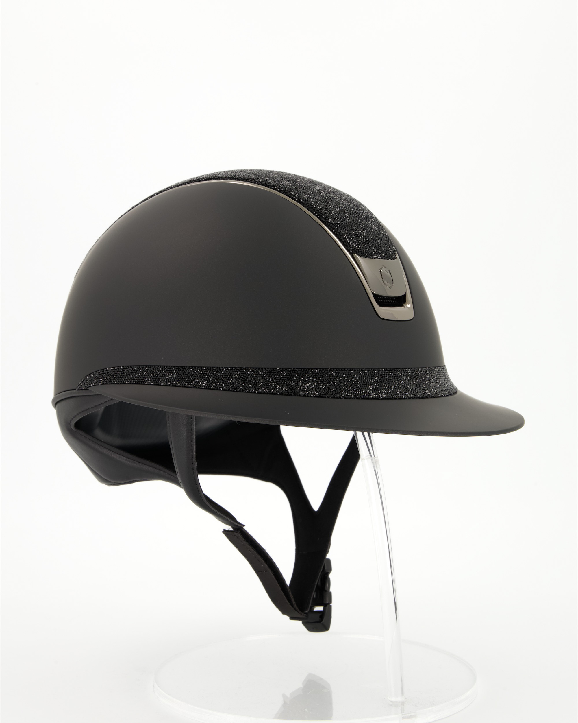 Riding helmet 2.0 Miss Shield Shadowmatt Black, Top and front strap Ultra Fine Rock, Trim and Blason Chrome Black in black