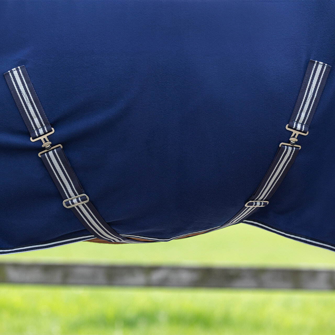 Basic sweat rug with cross surcingles
