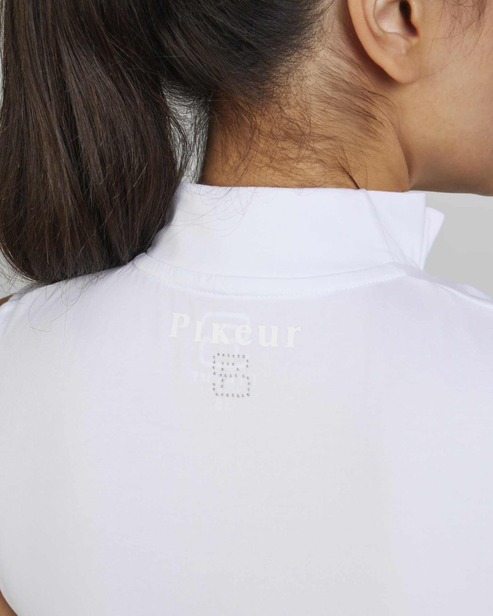 Ladies' top with pleated collar