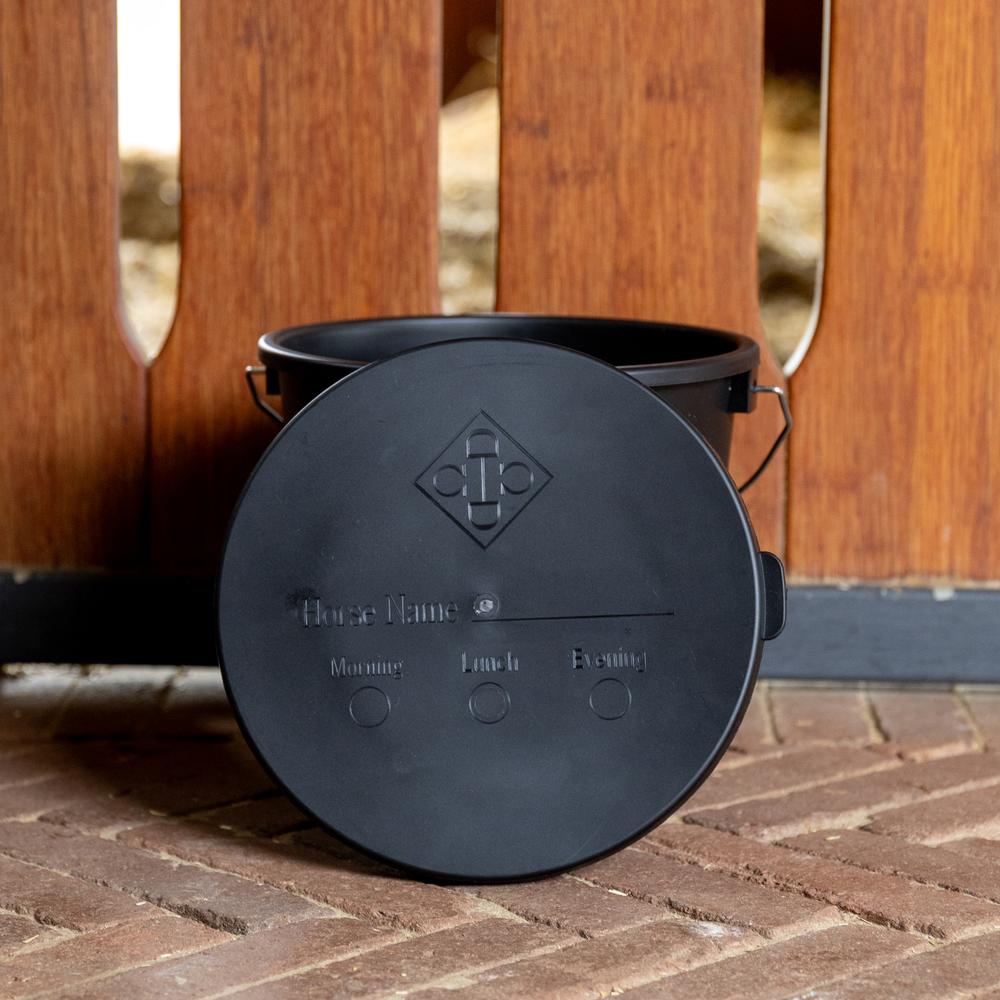 Bucket with lid