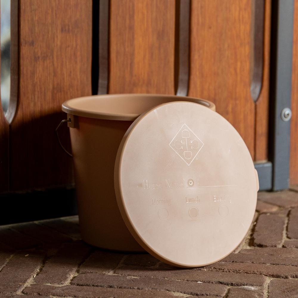 Bucket with lid