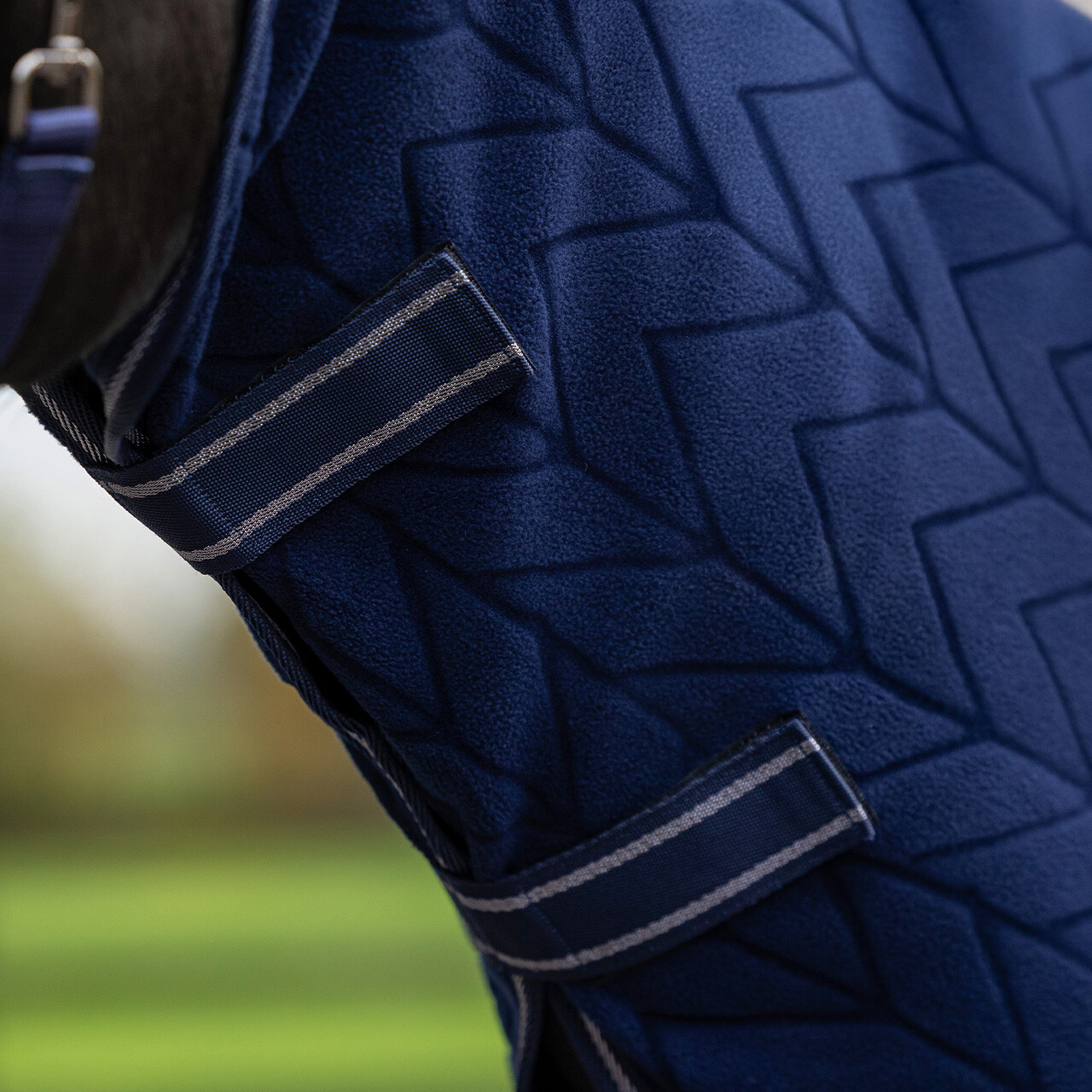 Fleecedecke Embossed mit abnehmbarem Halsteil in navy