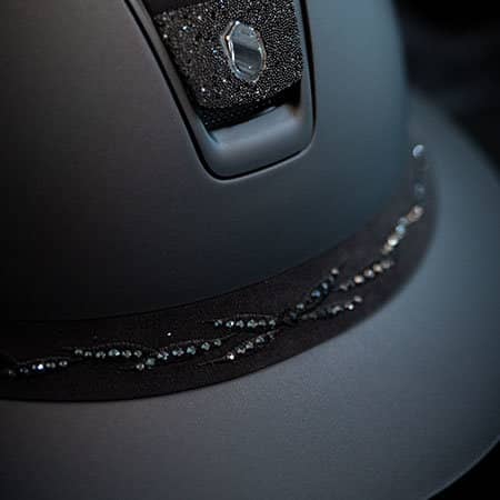 Samshield Reithelm Frontal Band Nahaufnahme vom Frontal Band mit Glitzersteinen