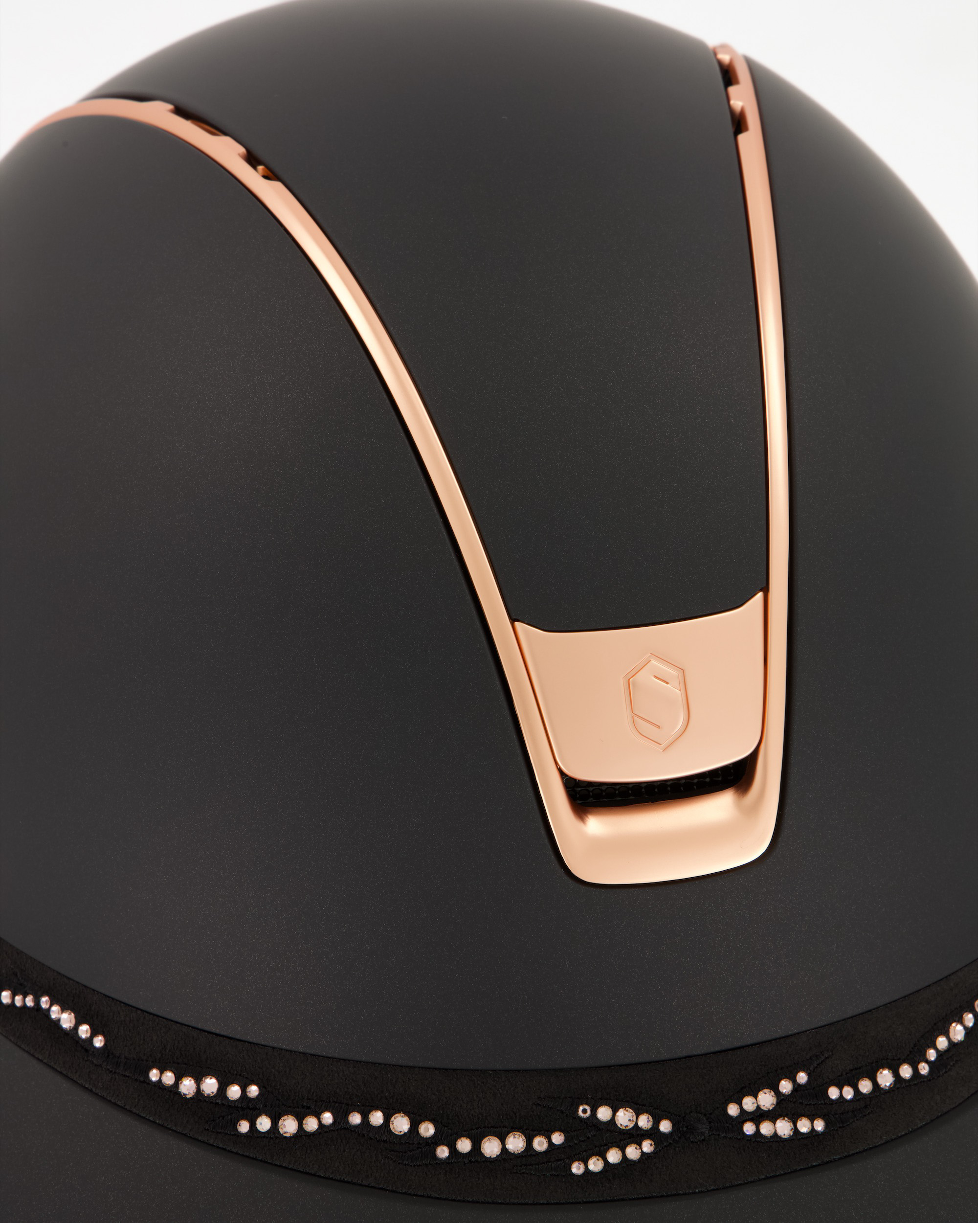 Reithelm 2.0 Miss Shield Shadowmatt black, Frontalband Flower Swarovski Vintage Rose, Trim u. Blason Matt Pink Gold in schwarz