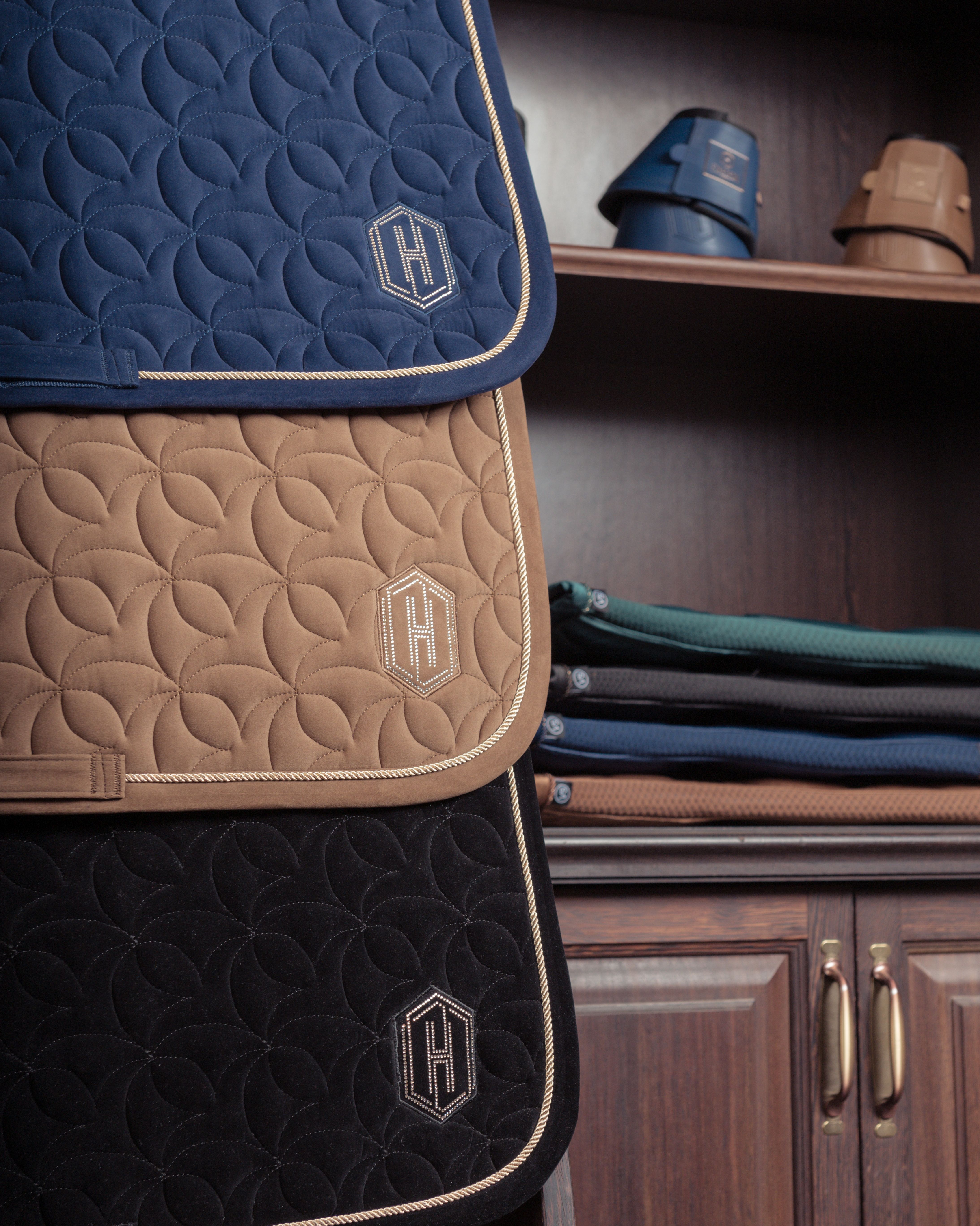 Saddle pad Heritage Velour Emblem