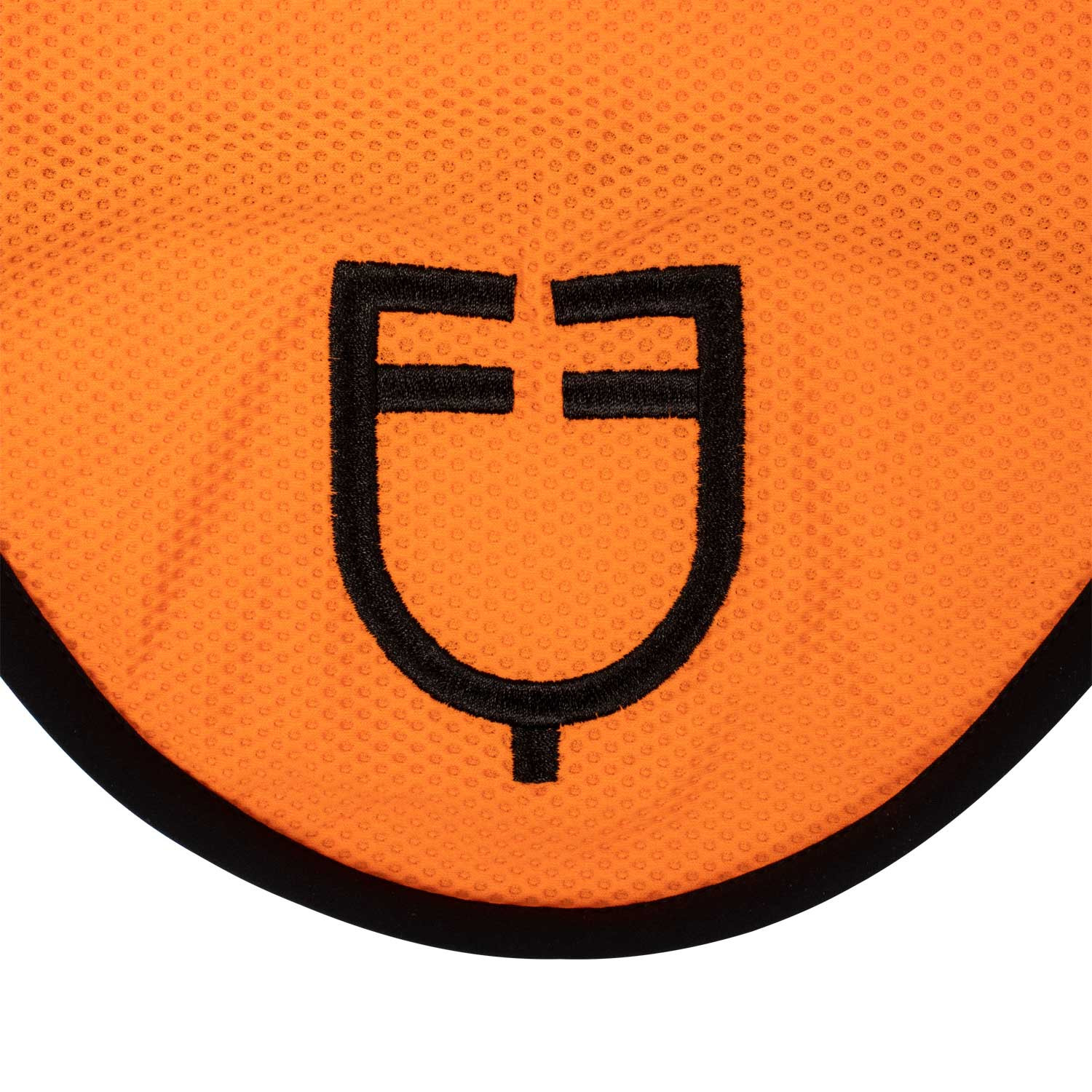 Fliegenhaube aus perforiertem Stoff mit Logo