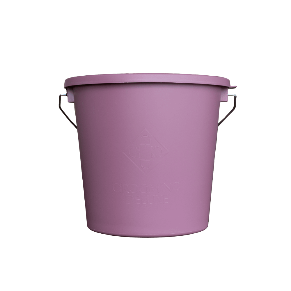 Bucket with lid