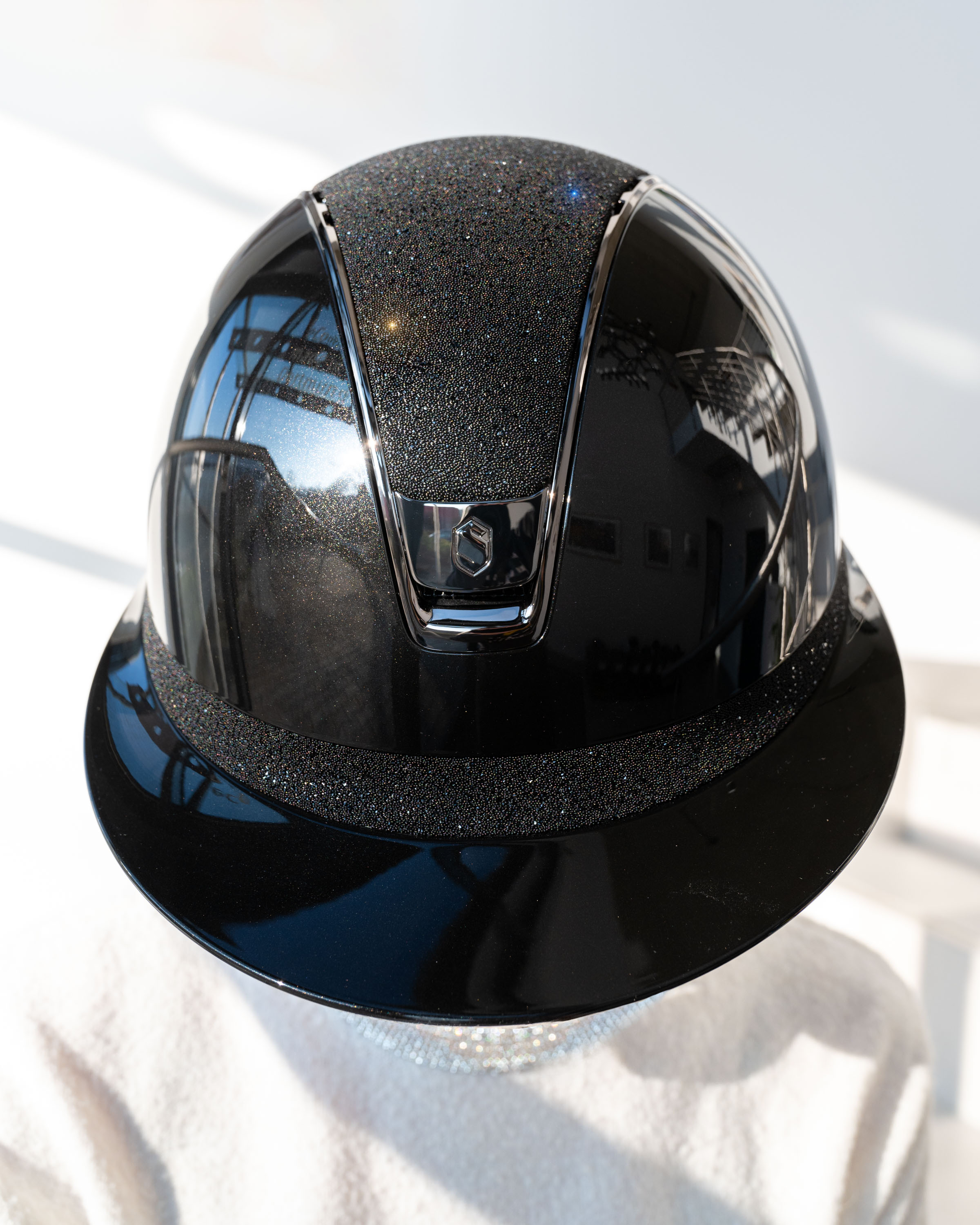 Riding helmet 2.0 Miss Shield Shadowglossy black Top u. Frontal Band Crystal Fabric Black, Trim Chrome Black, Blason Chrome Black in black