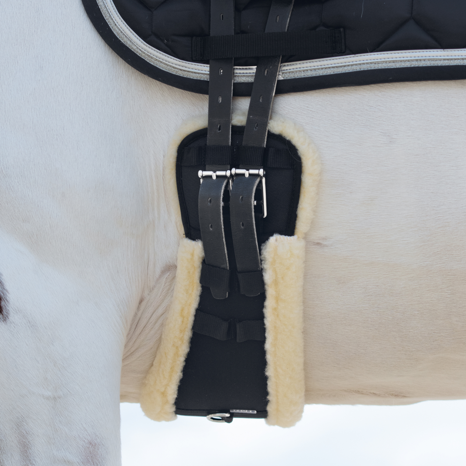 Sattelgurt Kunstfell Curved Dressur D