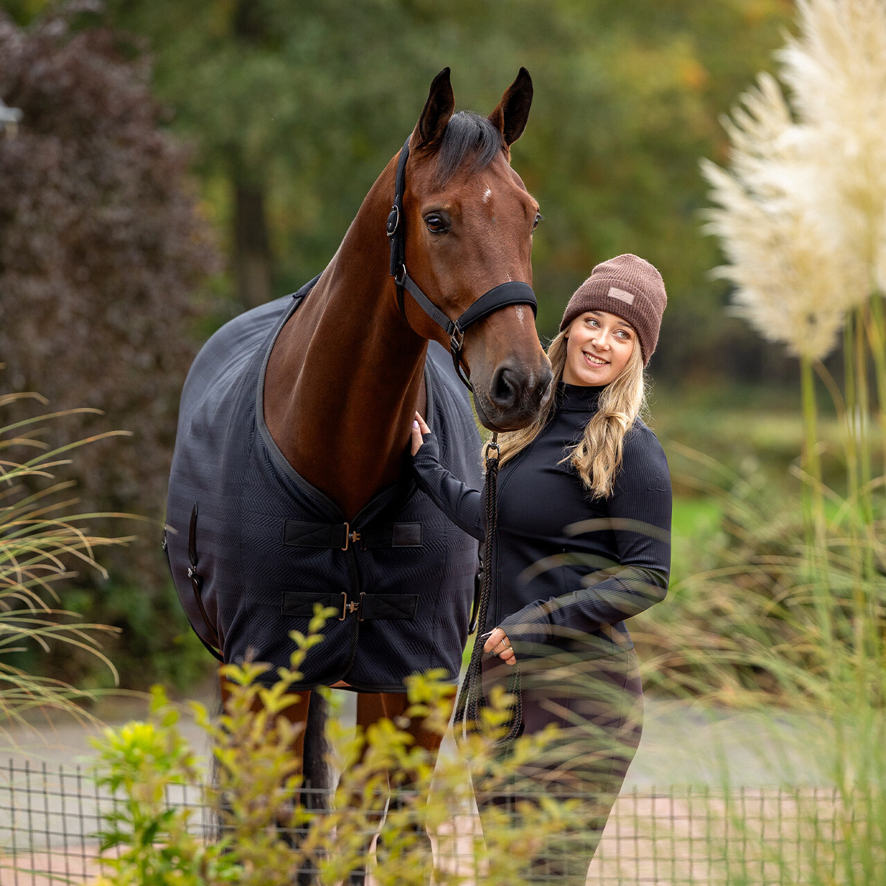 Show rug Avenna in black