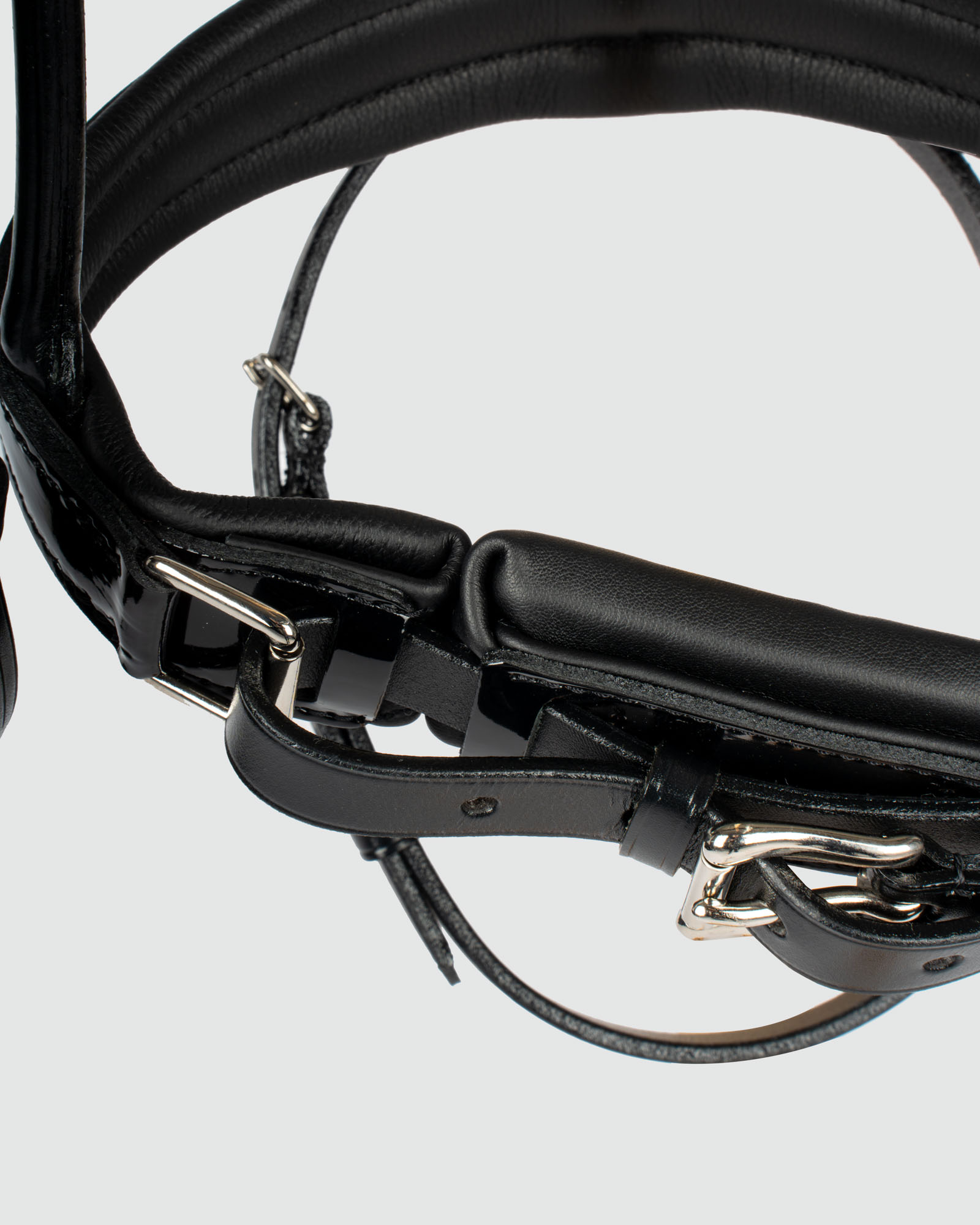 Bellevue snaffle bridle round-stitched with bridle hooks, Swedish Comfort XS patent noseband, Rivoli Crystal browband incl. 16mm round-stitched web reins in black