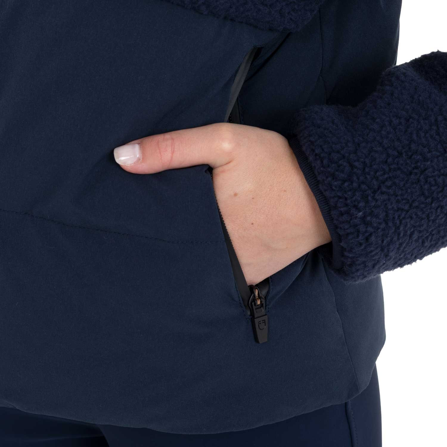 Damen-Daunenjacke mit Teddy-Einsätzen