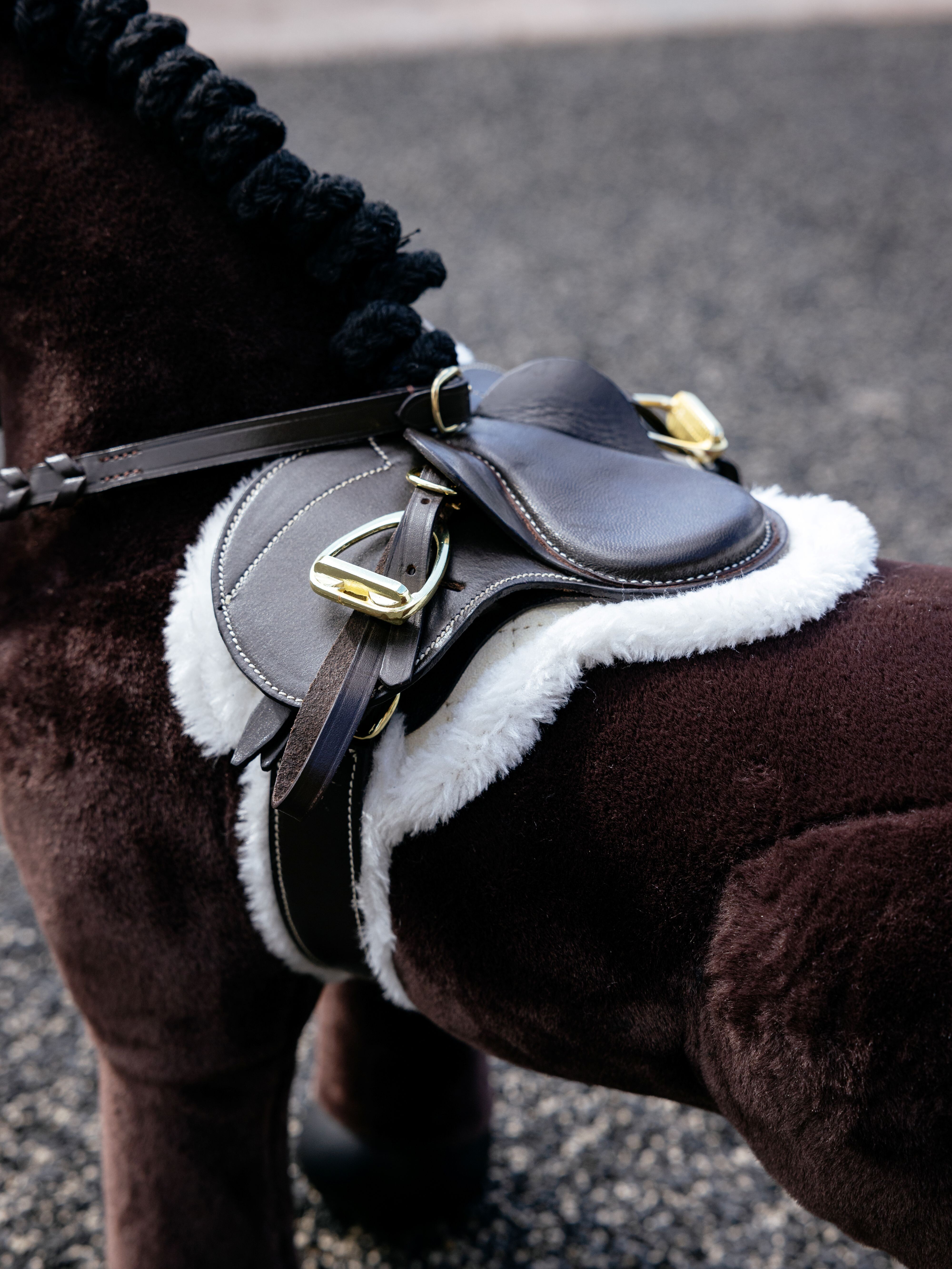Toy Pony Hunter zadeldek en Gurt Braun