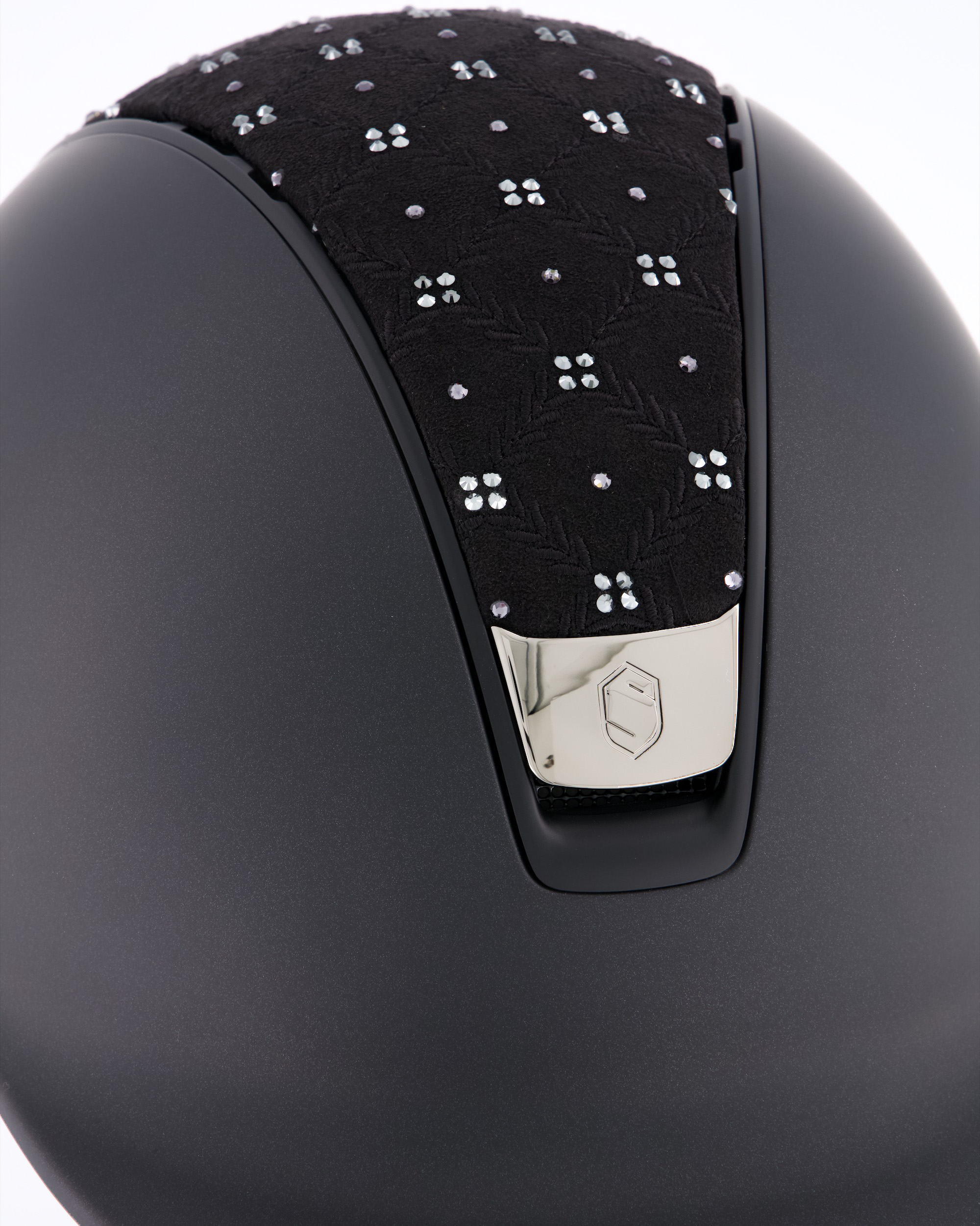 Reithelm 2.0 Shadowmatt, Top Royal Flower Swarovski, Trim Matt Black, Blason Chrome Black in schwarz