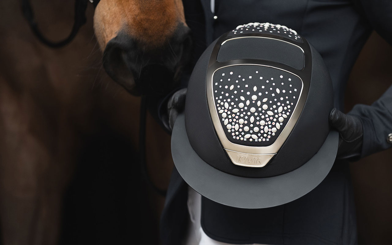 KASK Reithelme Individueller KASK Reithelm in schwarz mit Perlen