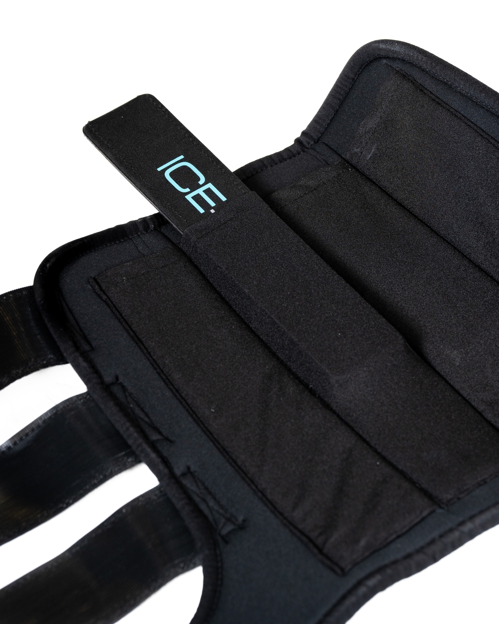 Ice-Vibe Boot 2.0 cooling gaiters in black/aqua