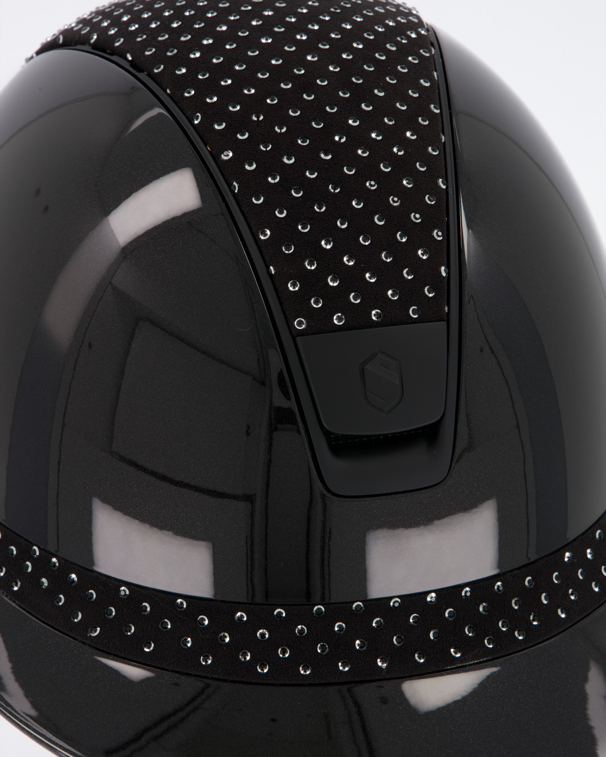Reithelm Miss Shield Shadowglossy metallic black, Top Sparkling jet light black/alcantara black, Frontal band Sparkling jet light black/alcantara black, Trim Matt black, Blason Matt black
