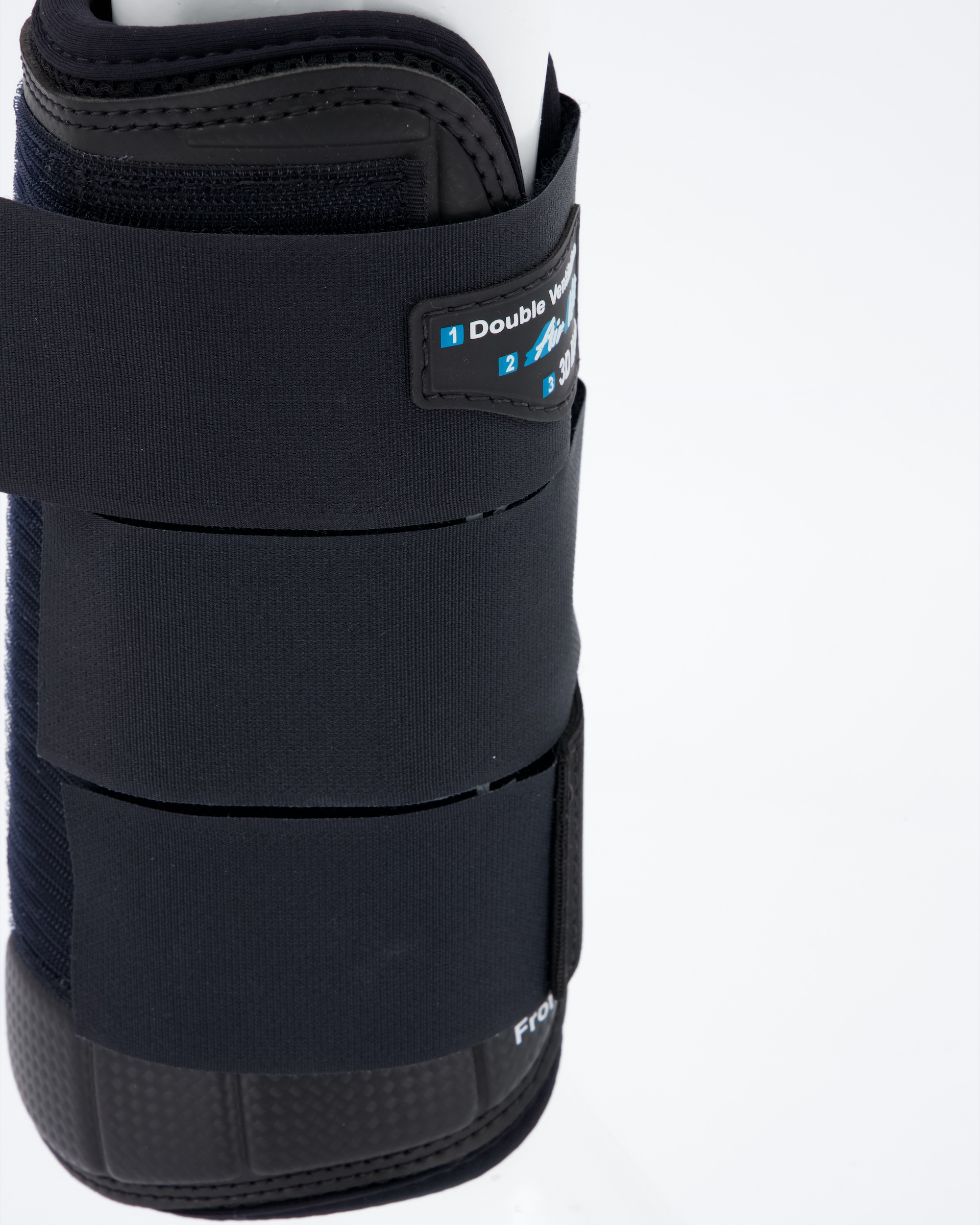 E-VENTO front gaiter in black