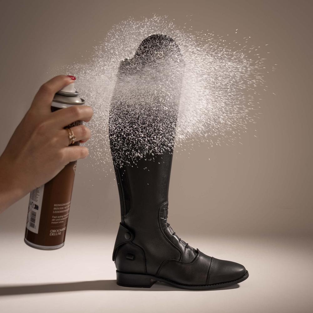 Leather cleaning foam