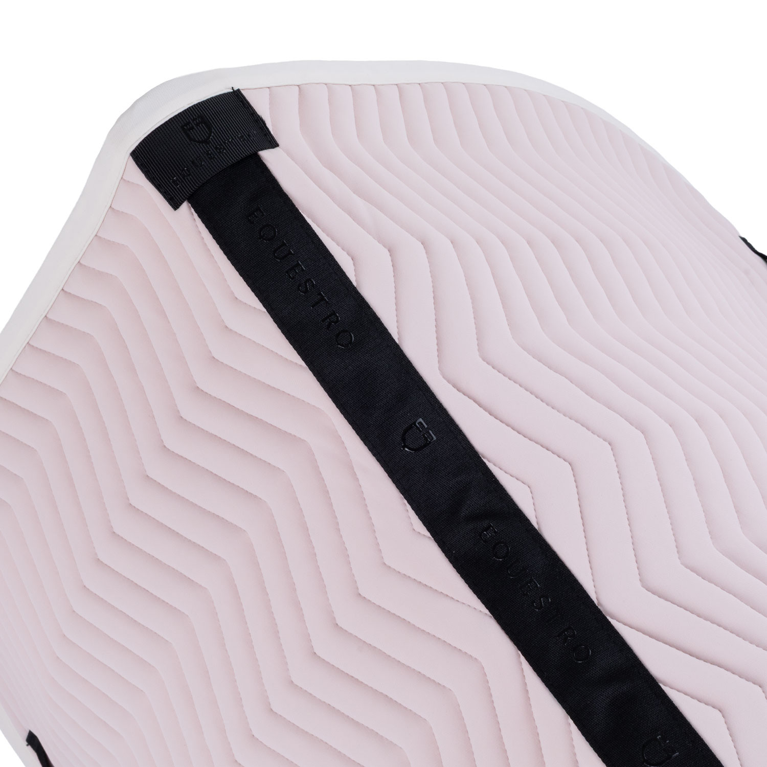 Dressurschabracke mit Wellensteppung