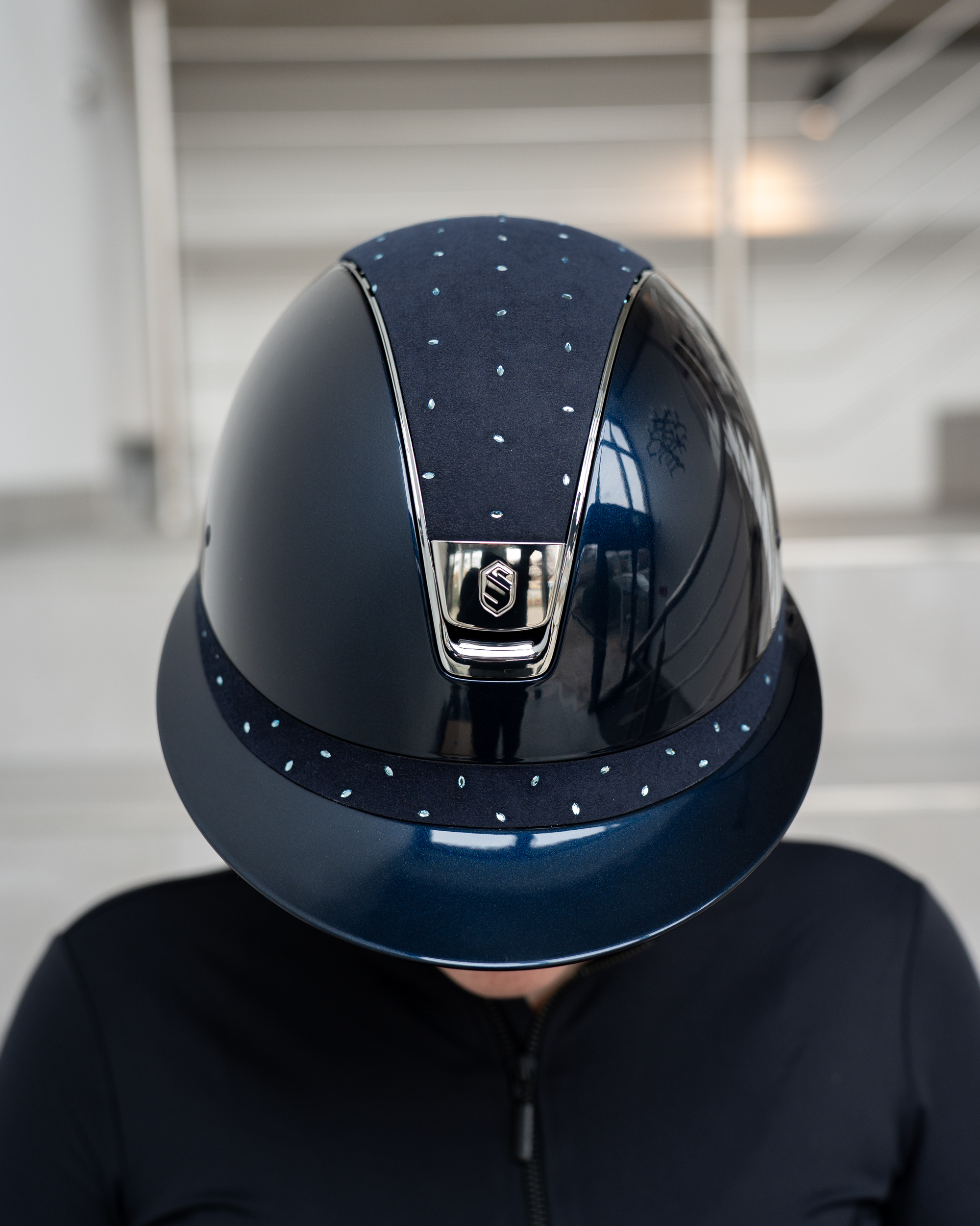 Miss Shield Shadowglossy, Top u. Frontal Band Crystal Comet Light Aquamarine, Trim Chrome Silver, Blason Chrome Silver in blau