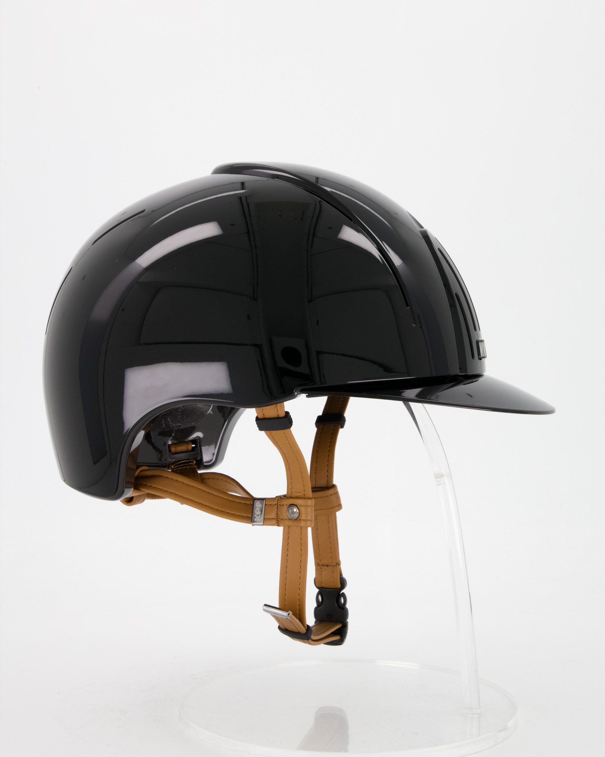 Reithelm Smart Nova Polish mit beigen Kinnriemen