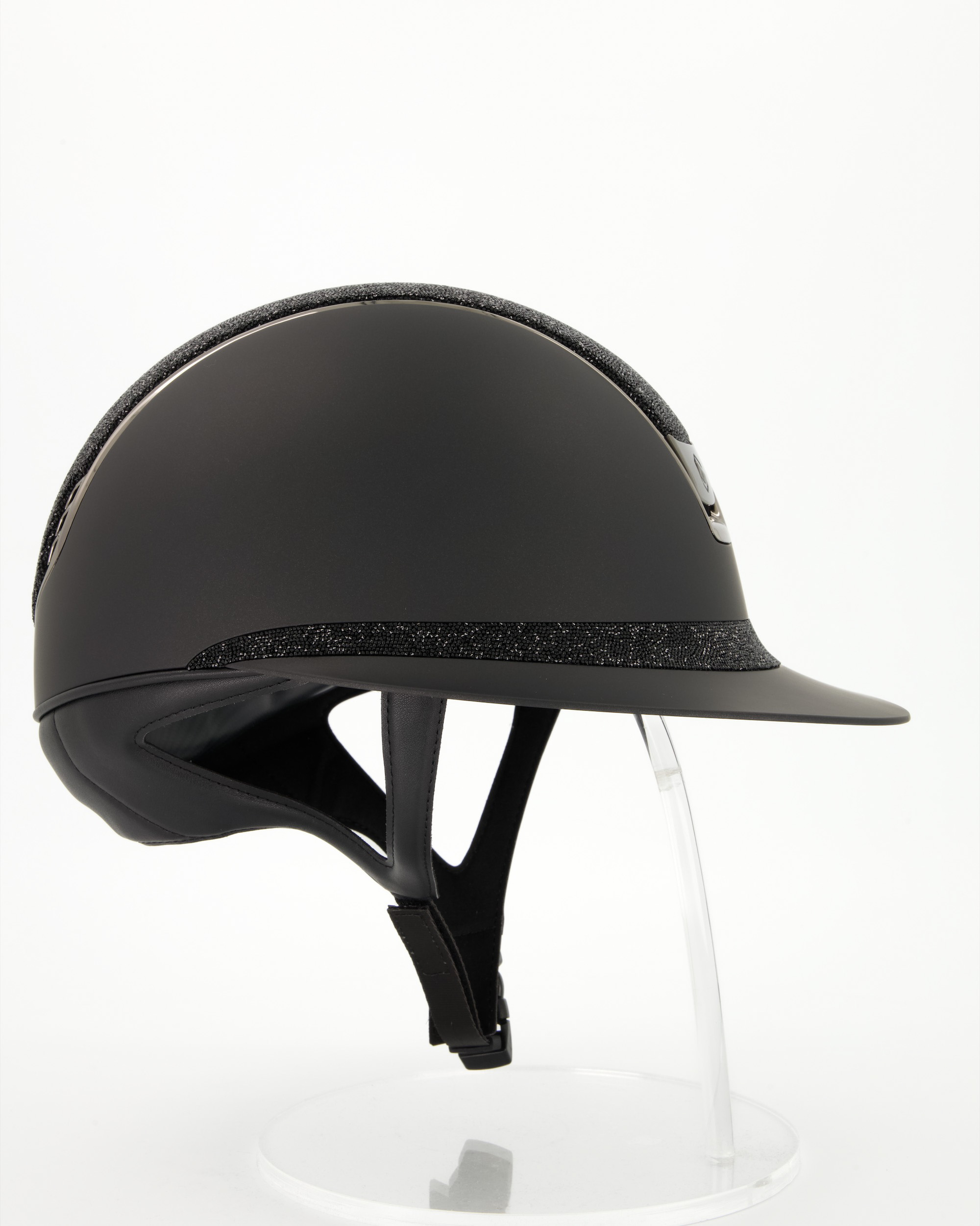 Riding helmet 2.0 Miss Shield Shadowmatt Black, Top and front strap Ultra Fine Rock, Trim and Blason Chrome Black in black