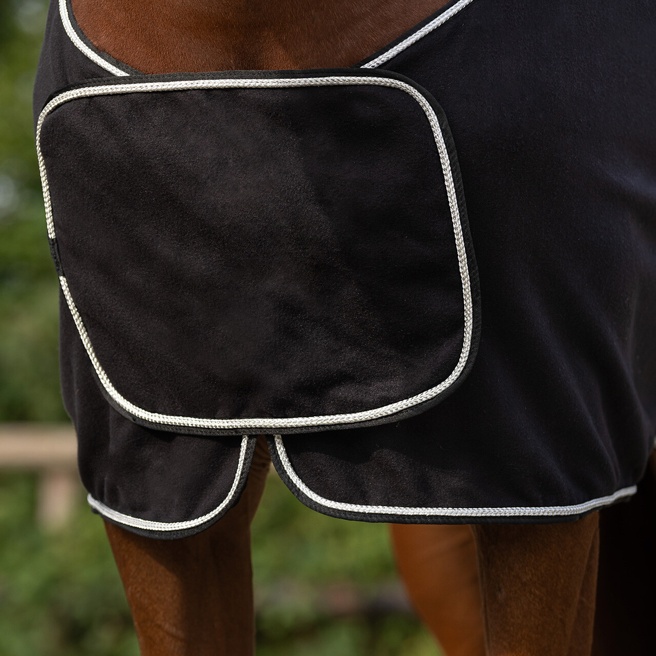 Abschwitzdecke mit Ornament