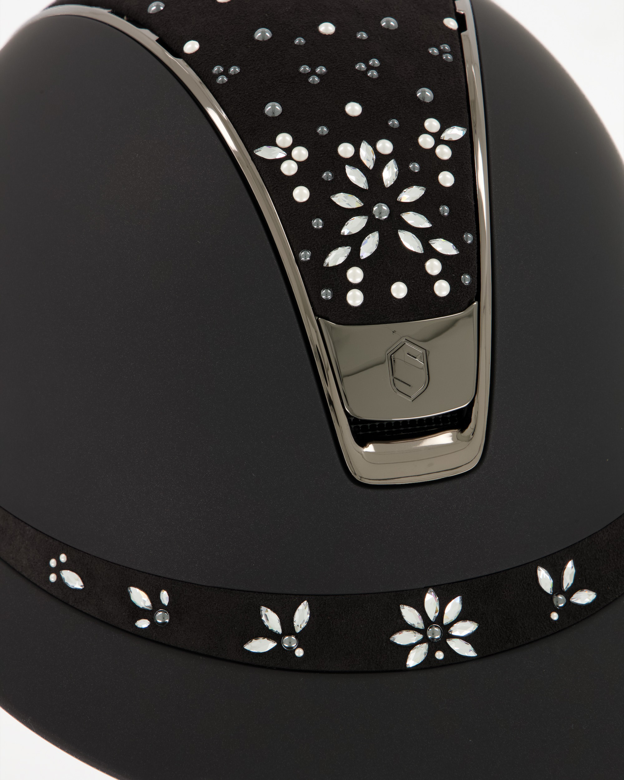 Riding helmet Miss Shield 2.0 Shadowmatt black, top and front strap Pearl Drop, Trim and Blason Chrome black